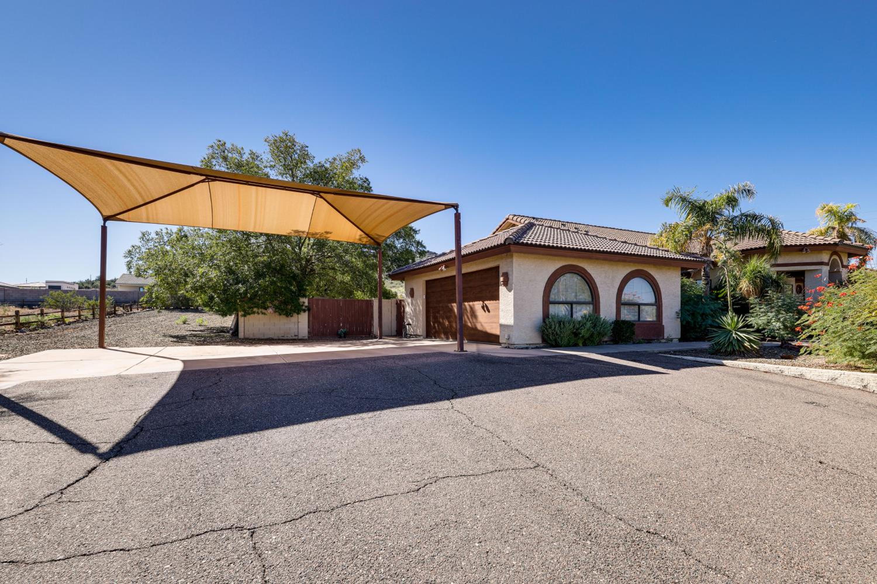 Groups Welcome! Home with Pool and Patio in N Phoenix
