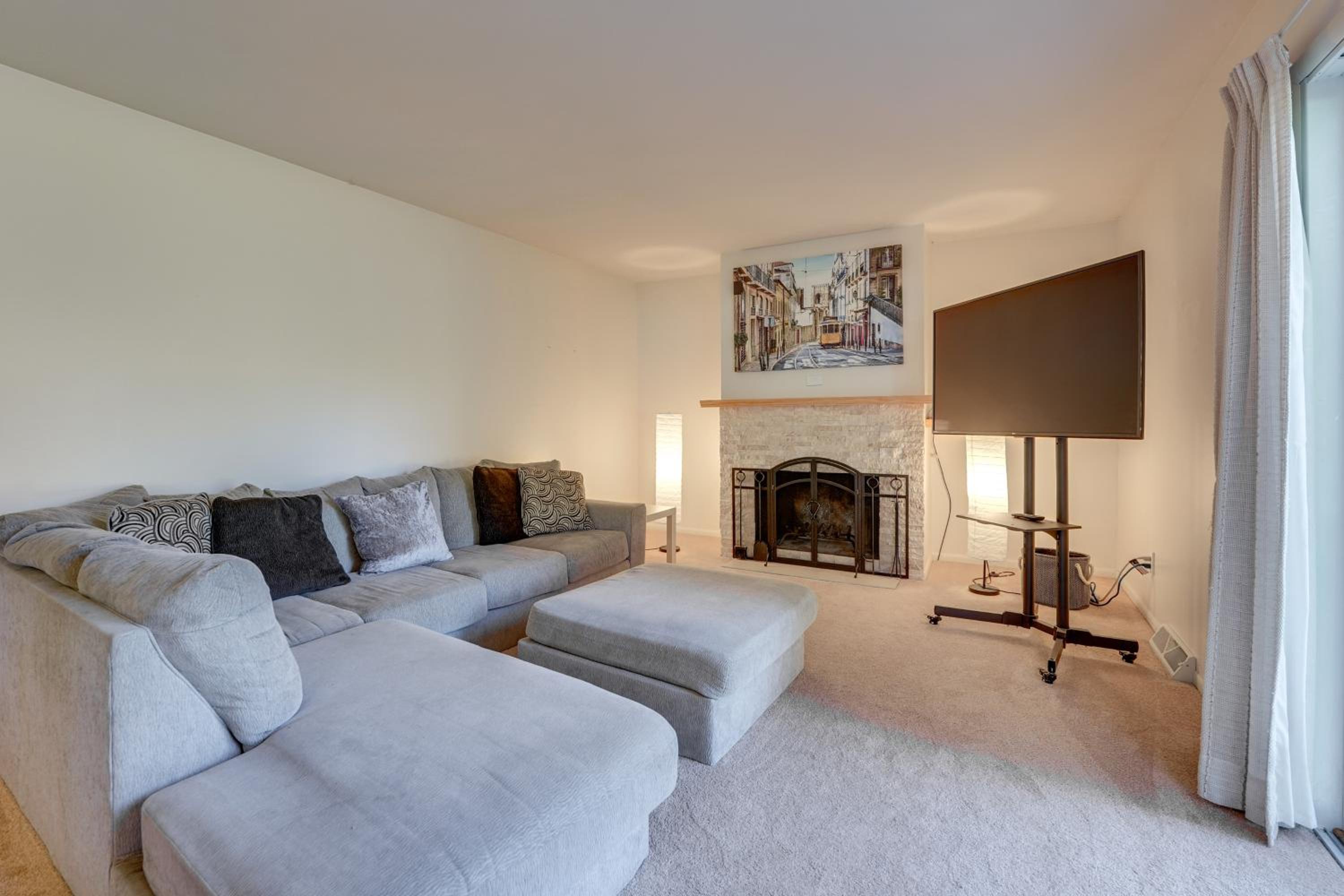 Jackson Home with Fire Pit and Yard 3 Mi to Downtown
