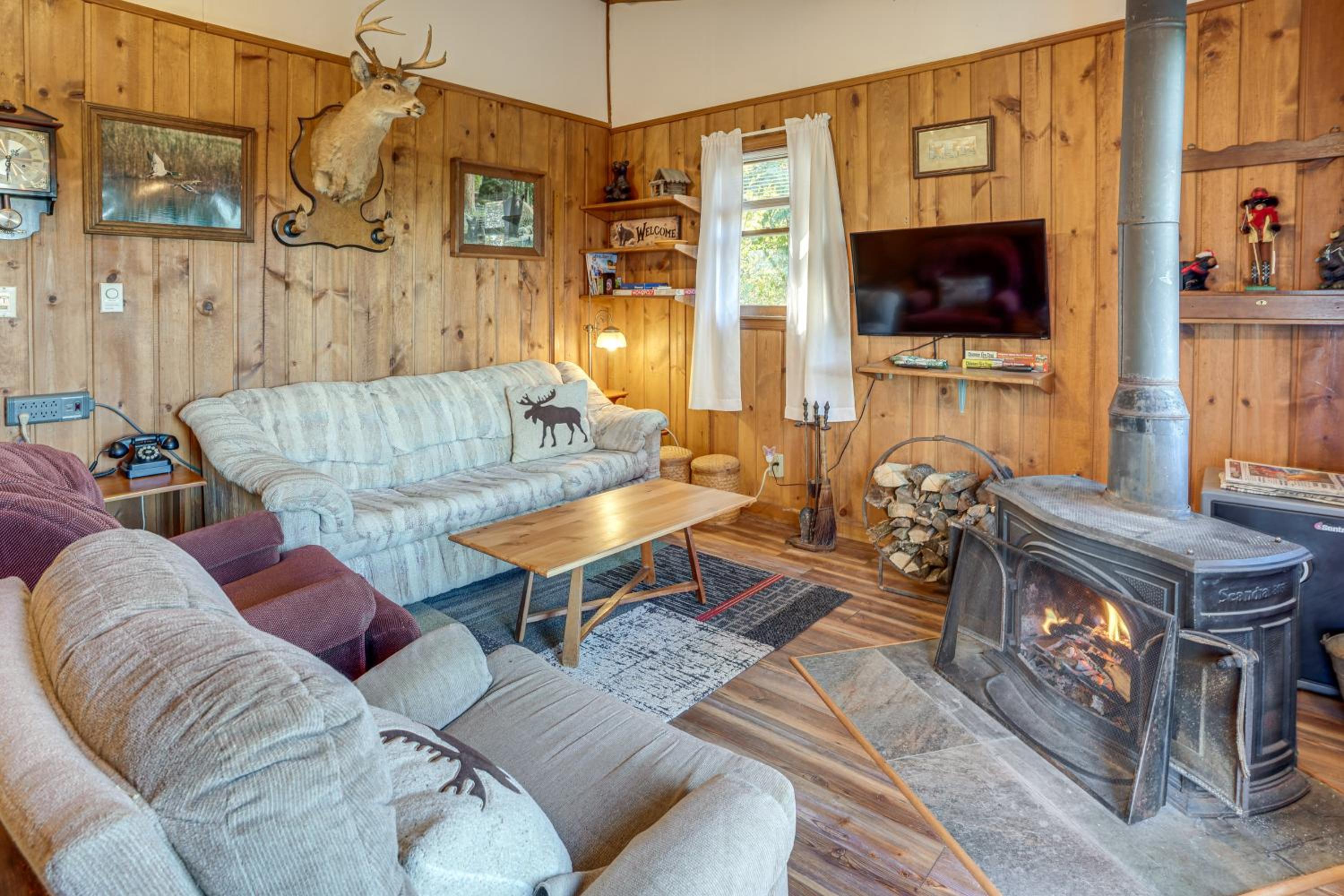 7 Mi to Main Street Cabin with Deck in Stanley!