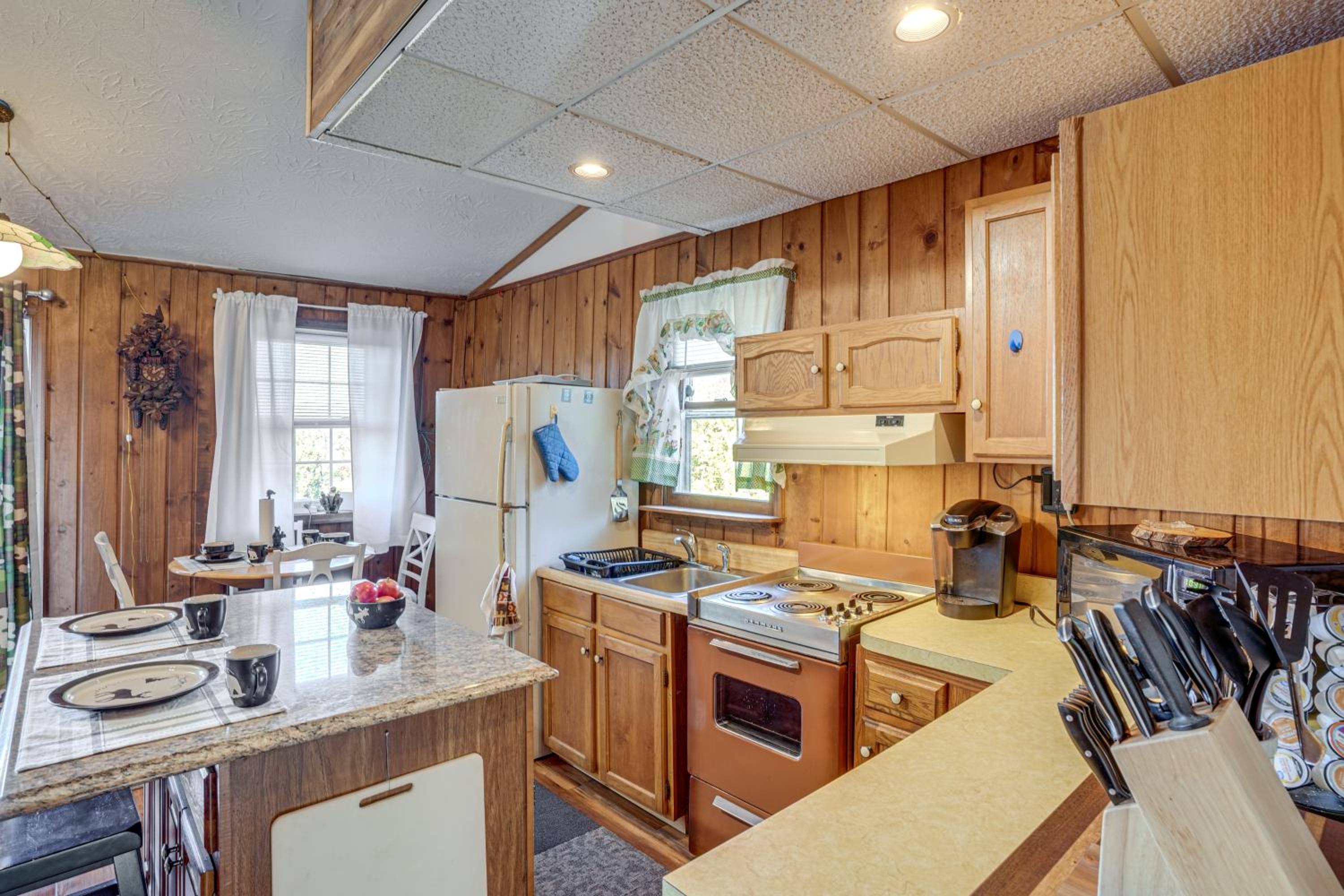 7 Mi to Main Street Cabin with Deck in Stanley!