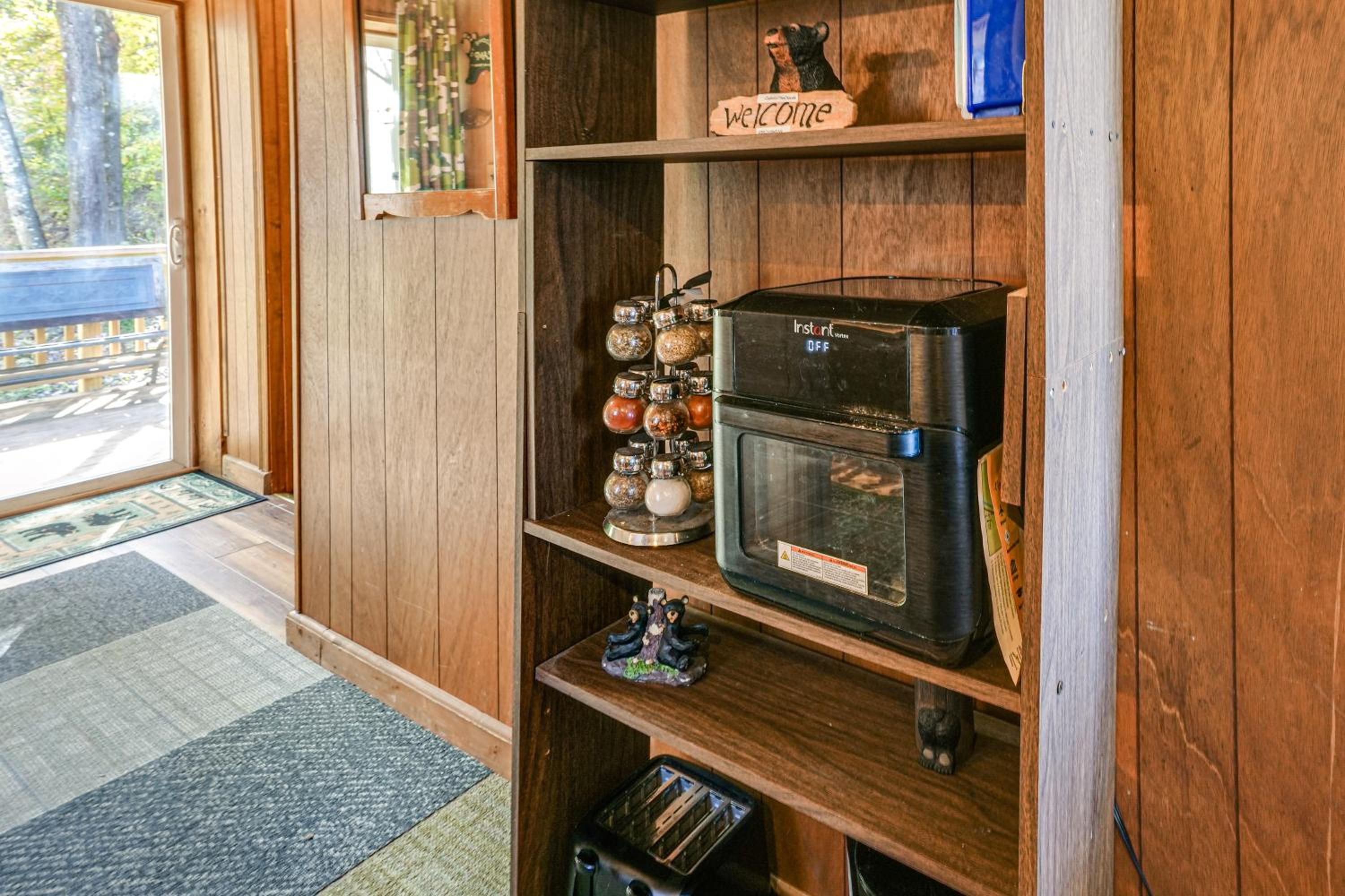 7 Mi to Main Street Cabin with Deck in Stanley!