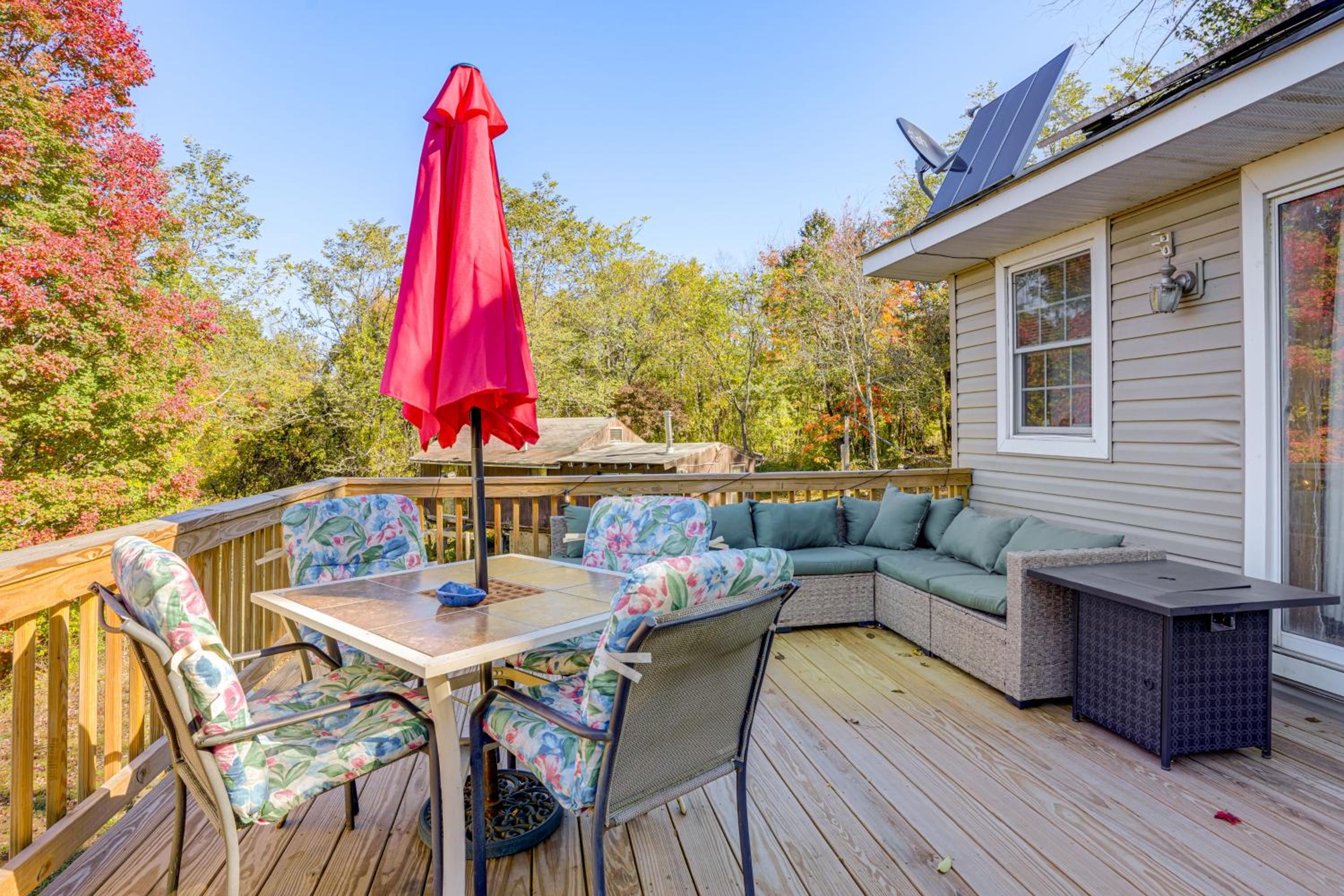 7 Mi to Main Street Cabin with Deck in Stanley!