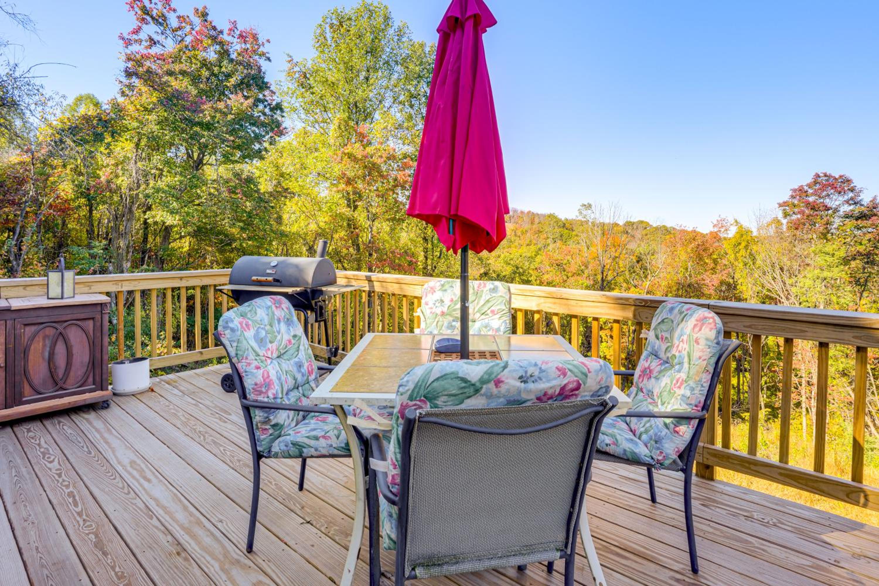 7 Mi to Main Street Cabin with Deck in Stanley!