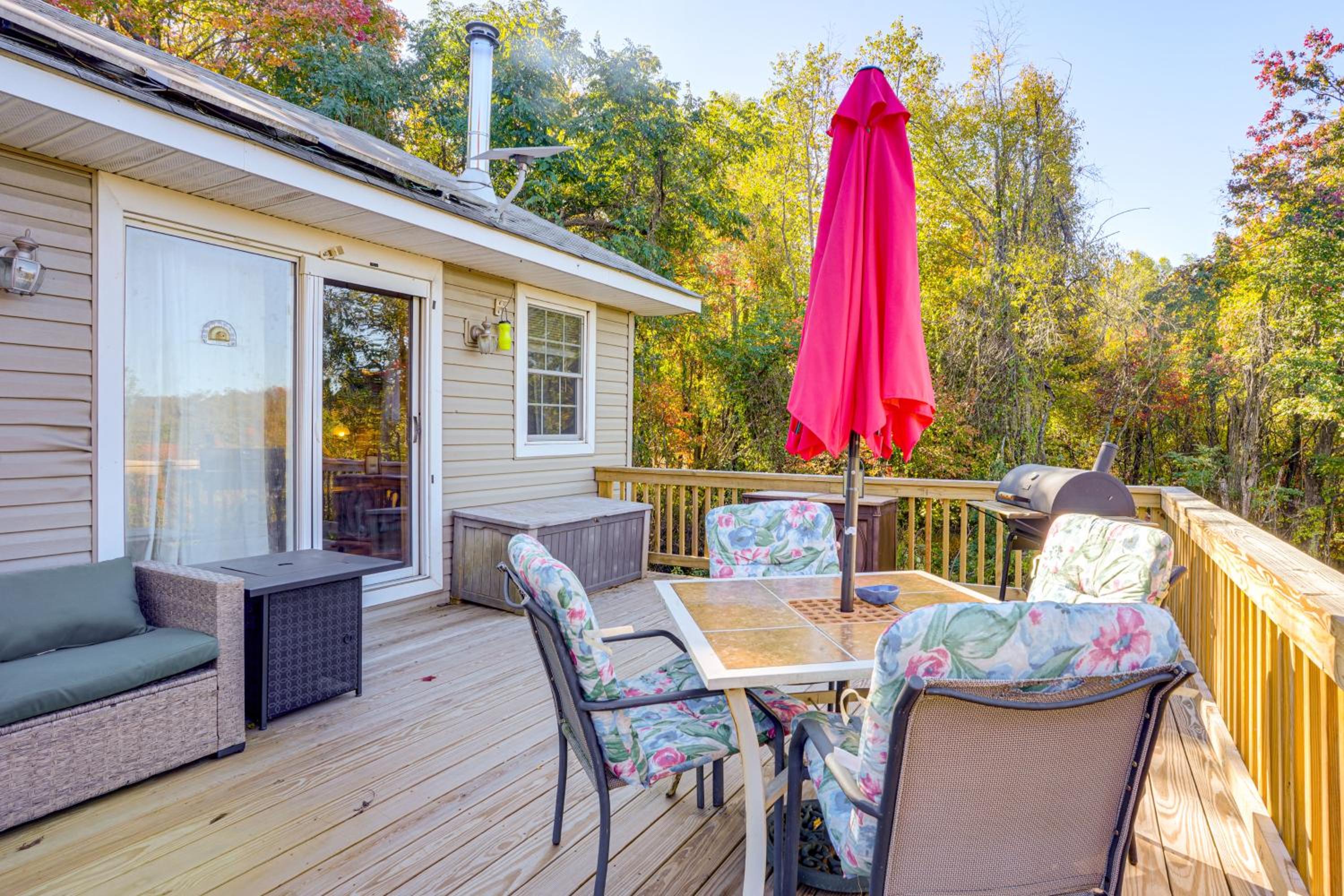 7 Mi to Main Street Cabin with Deck in Stanley!