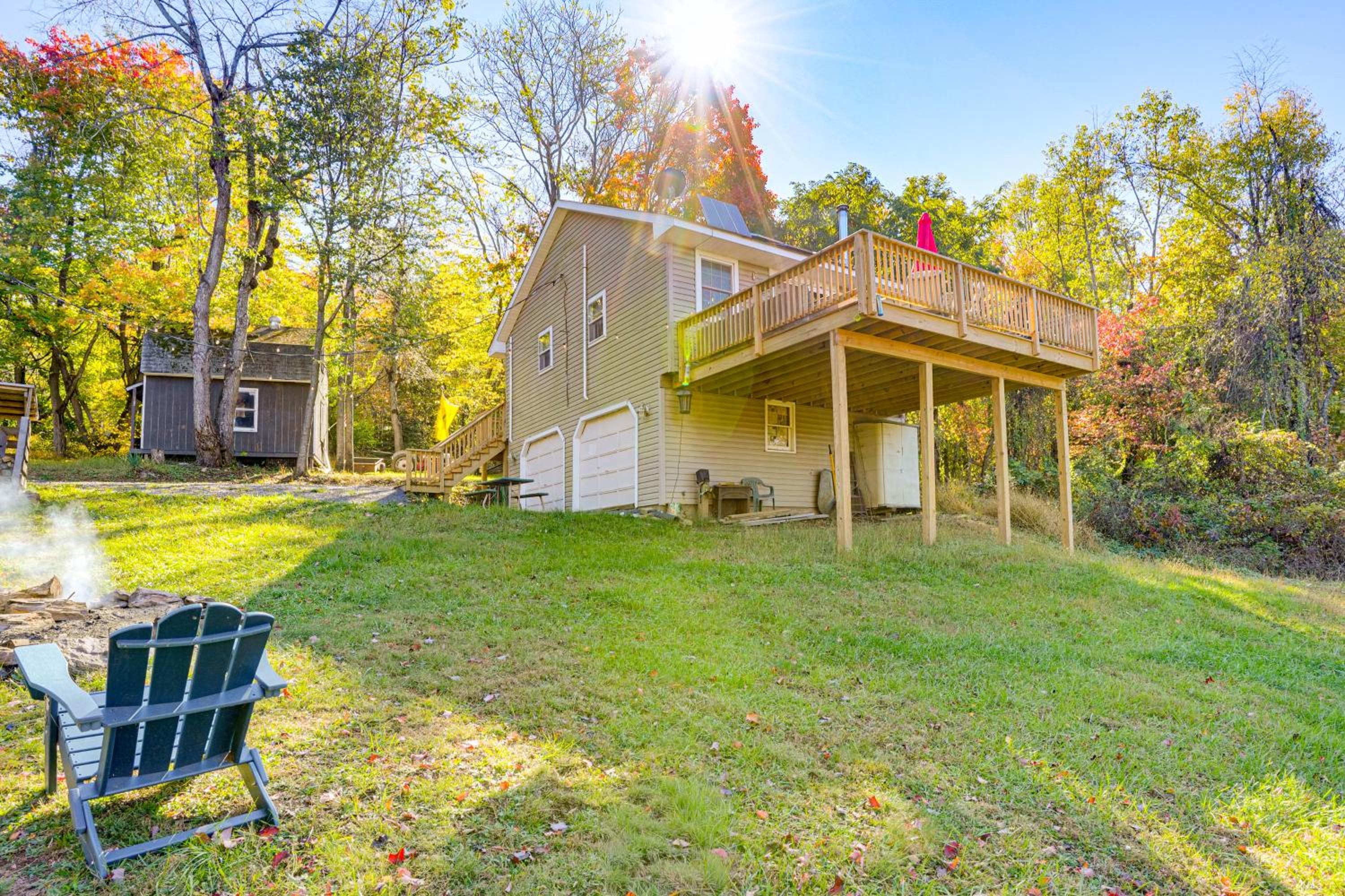 7 Mi to Main Street Cabin with Deck in Stanley!