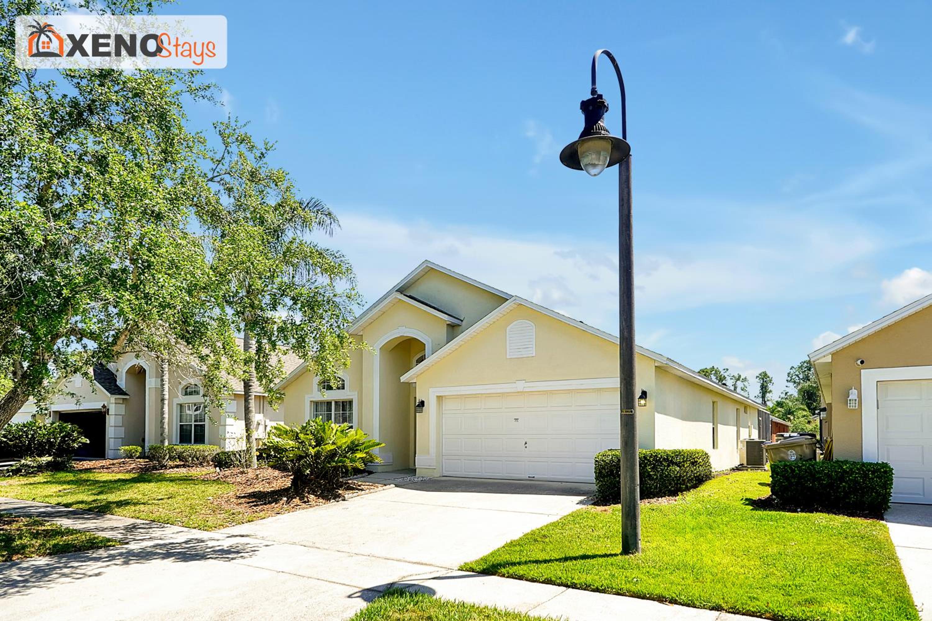 XENOStays - Family Villa with Pool Near Disney