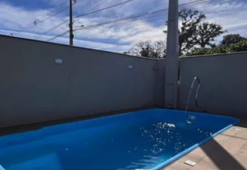 aconchegante com piscina e churrasqueira, pertinho da praia