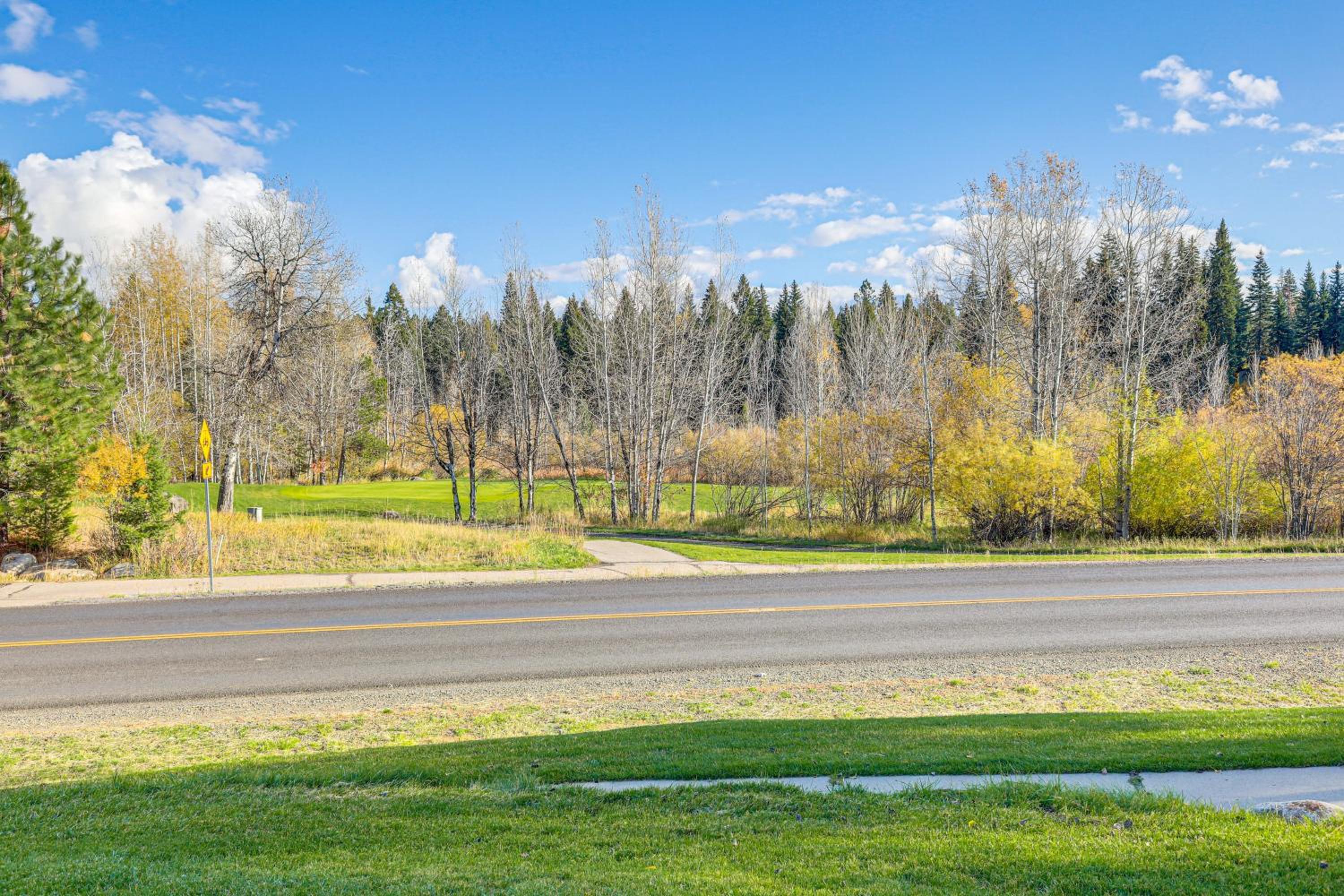 2 Mi to Payette Lake Charming Cottage with Hot Tub!