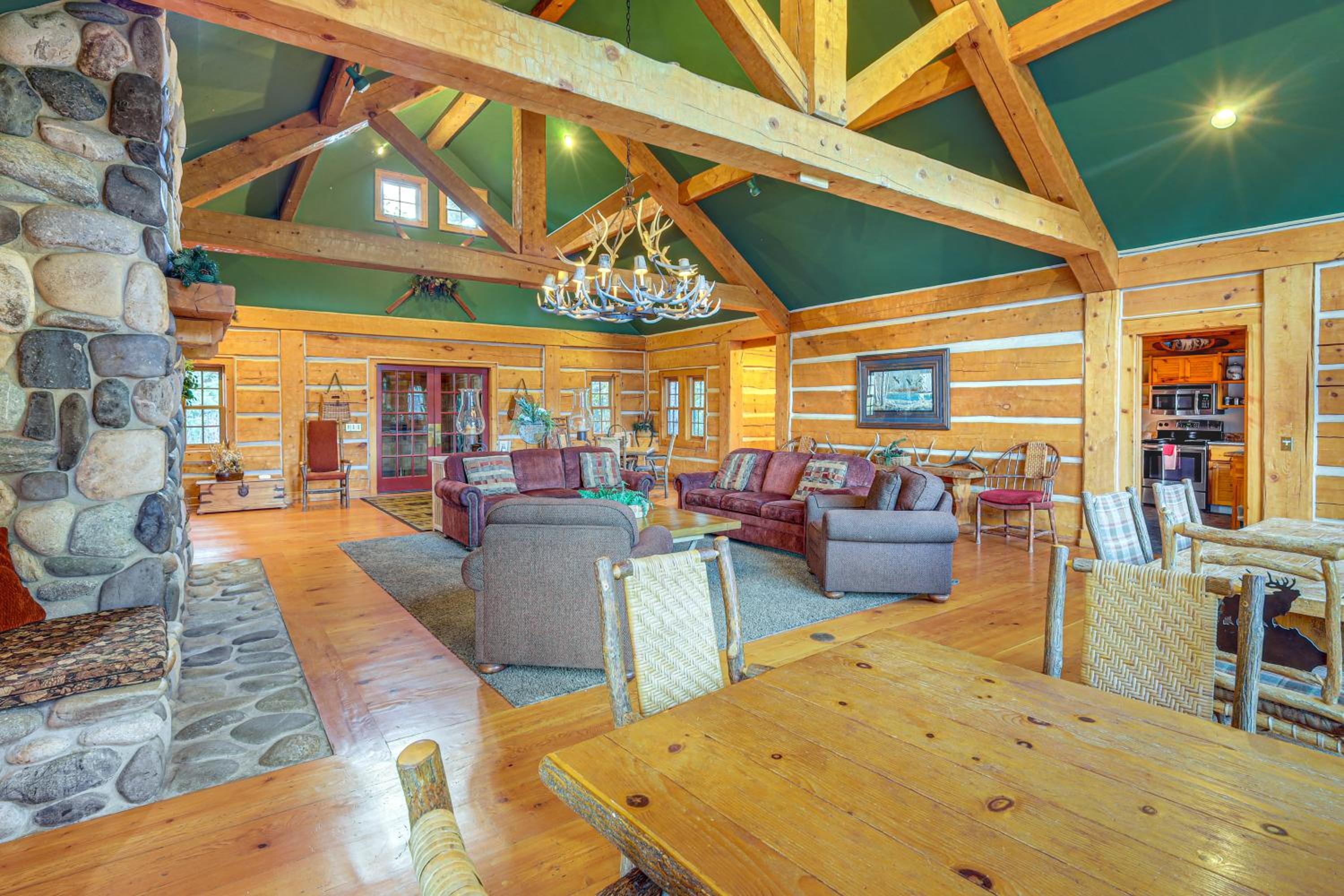 2 Mi to Payette Lake Charming Cottage with Hot Tub!
