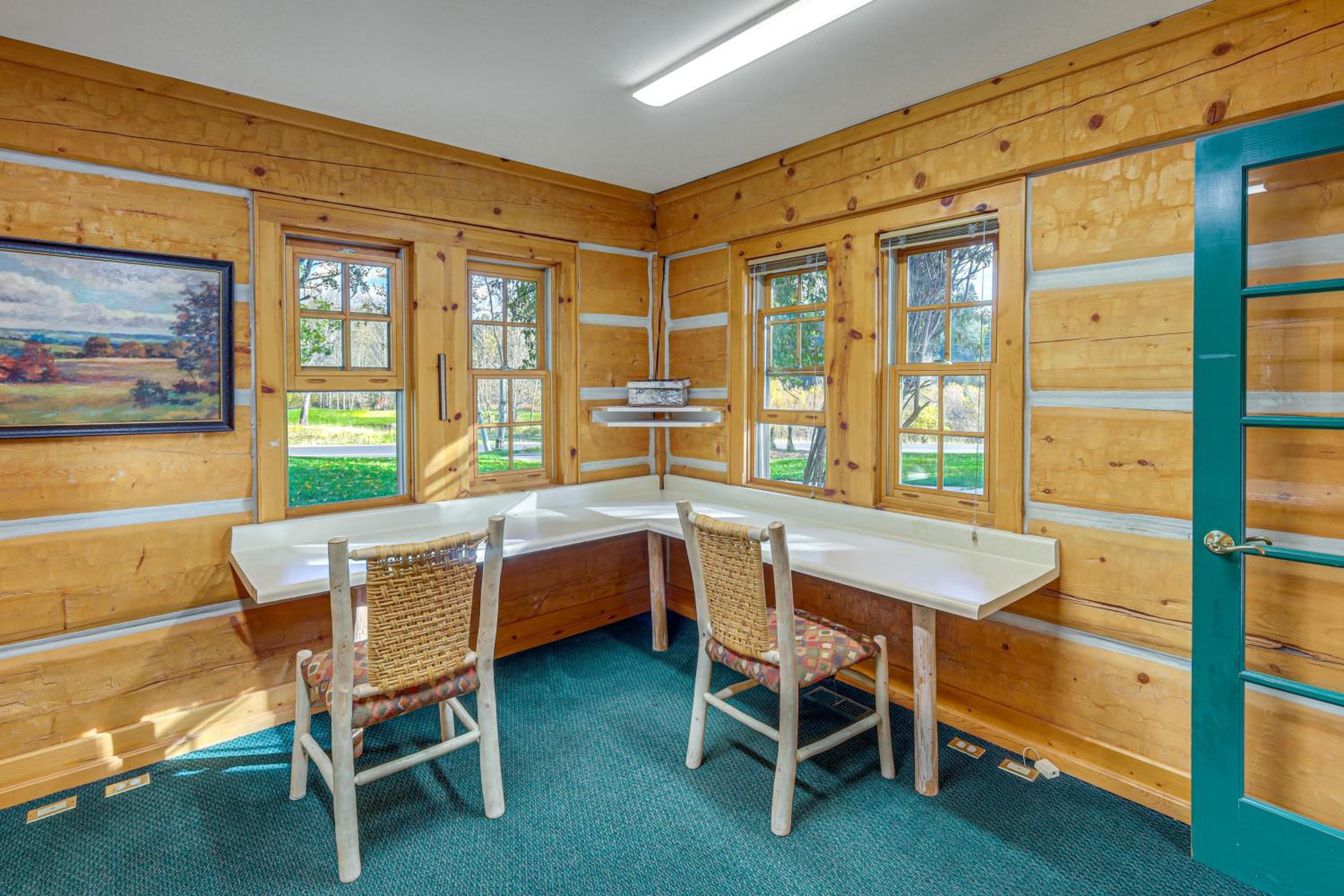 2 Mi to Payette Lake Charming Cottage with Hot Tub!