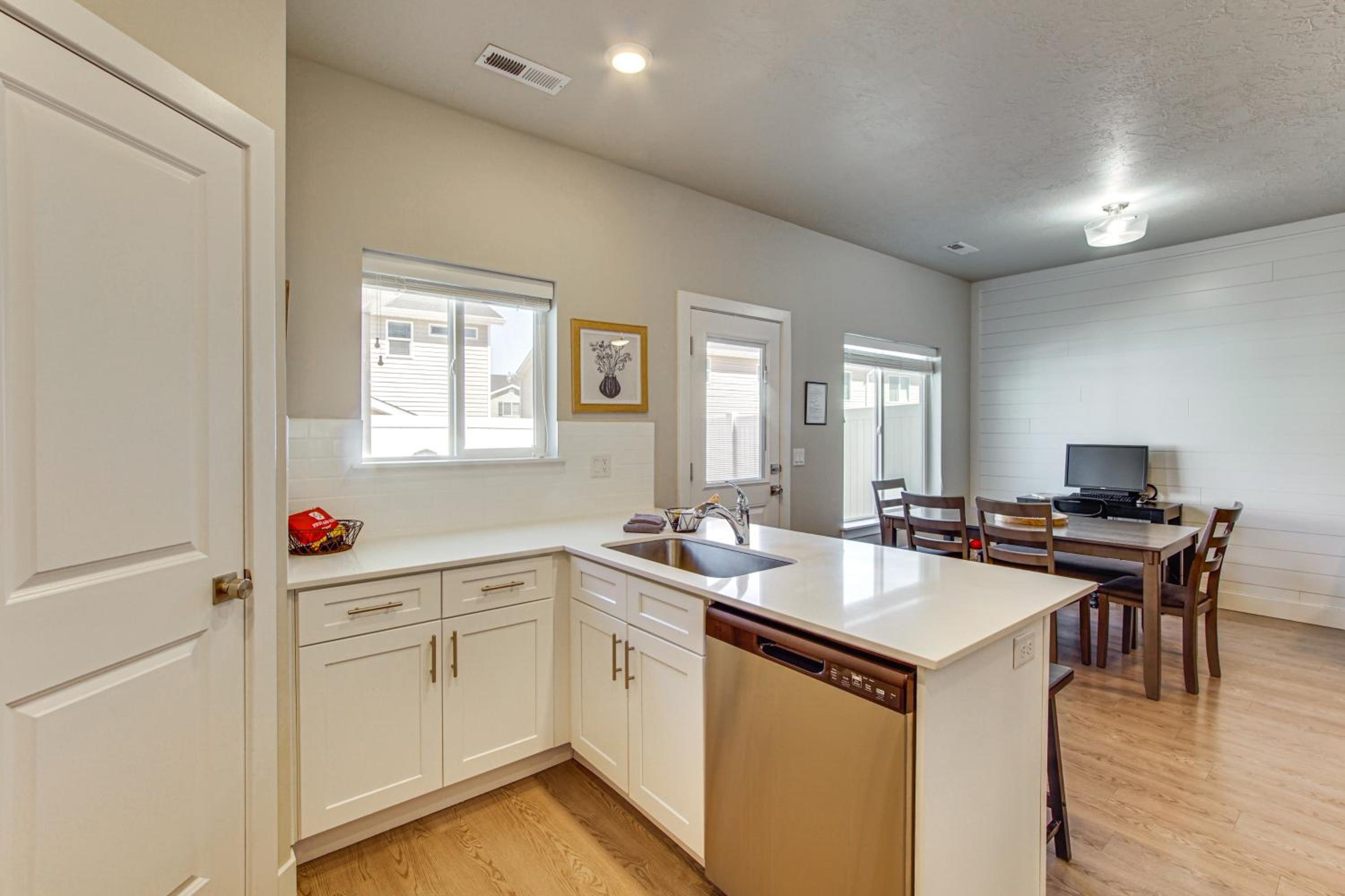 25 Mi to Cedar Breaks Unit with Furnished Patio!