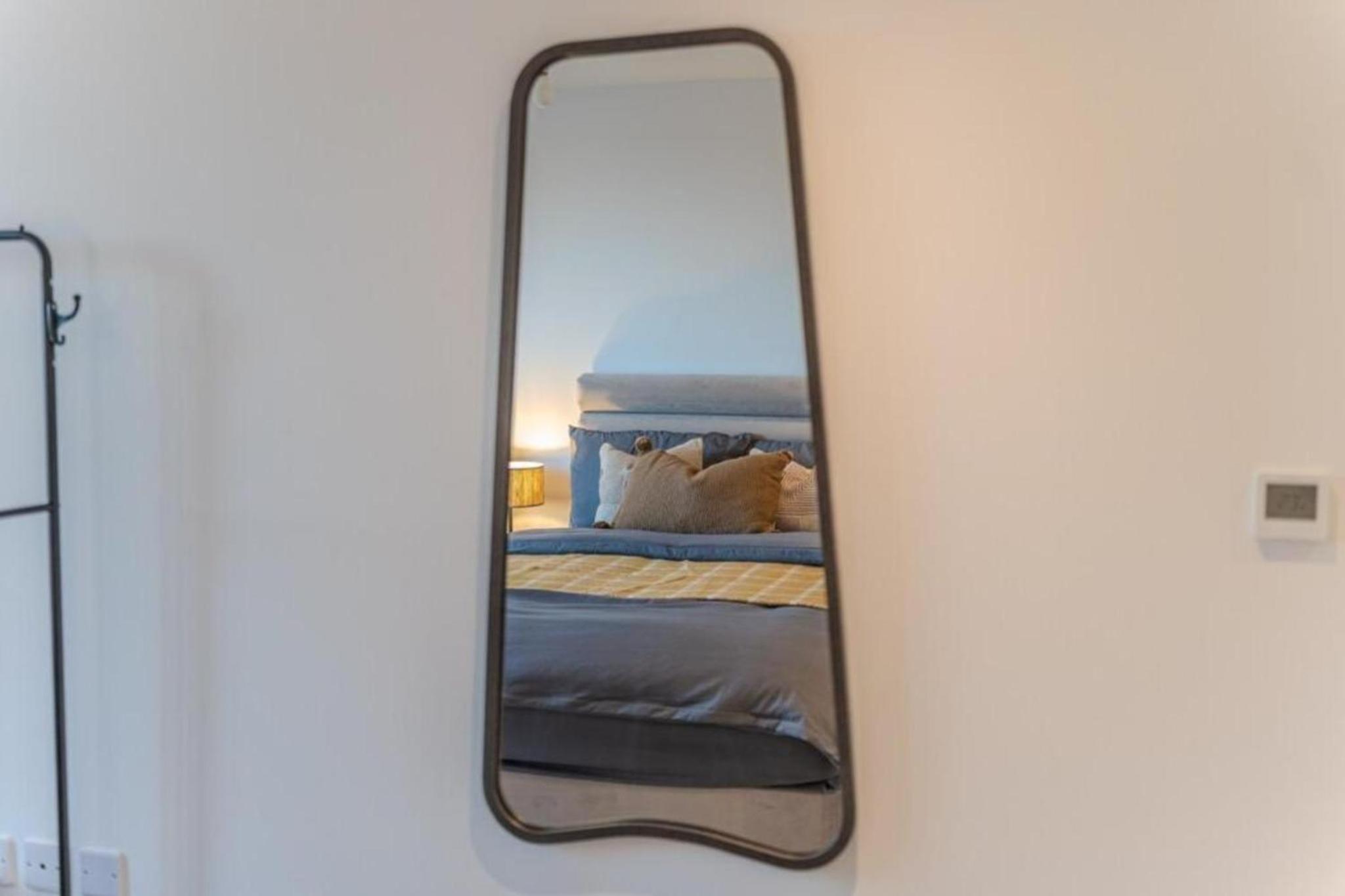 Luxuary 2BR Apt Sleeps 9, Wembley and Park Views
