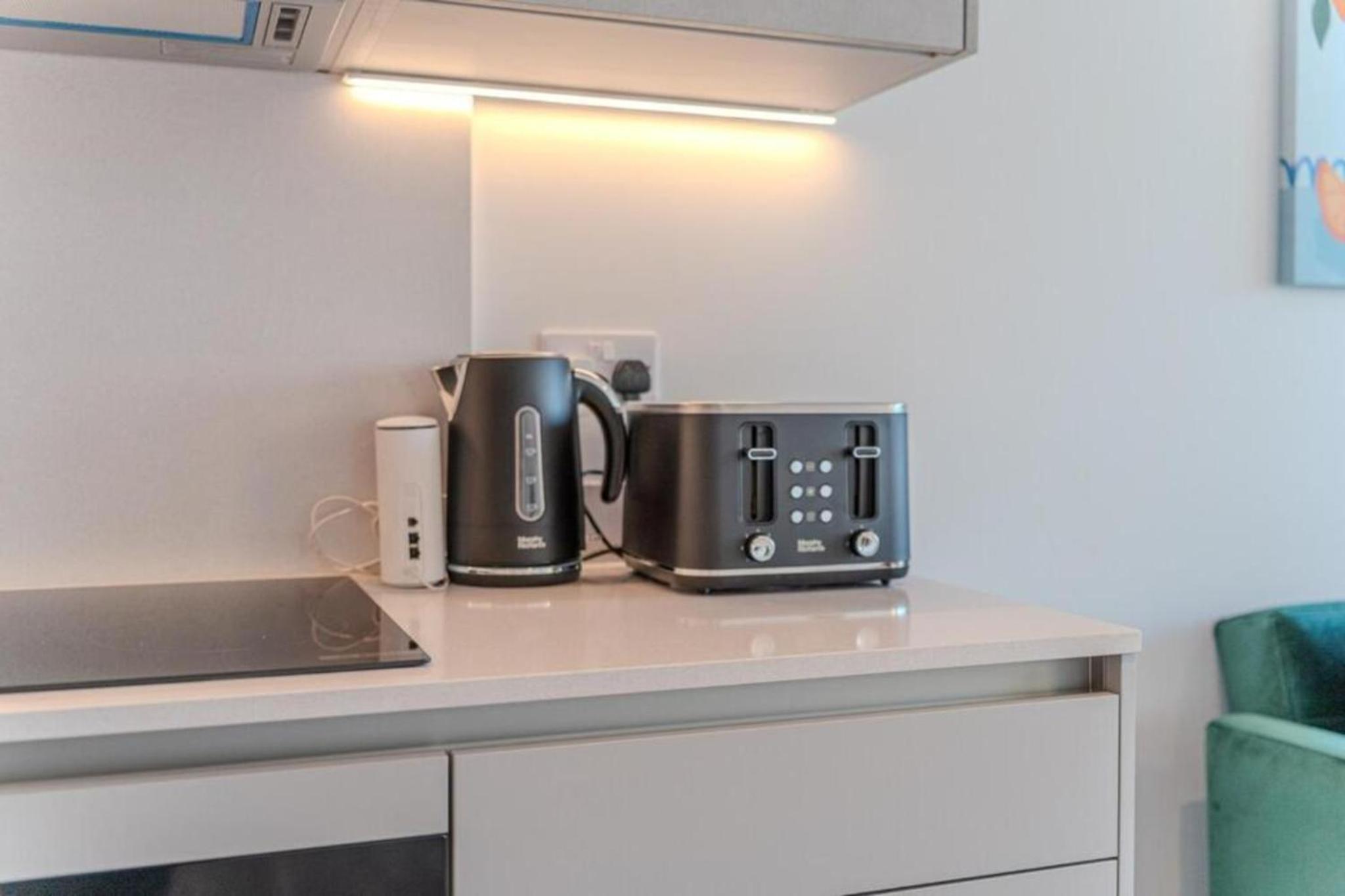 Luxuary 2BR Apt Sleeps 9, Wembley and Park Views