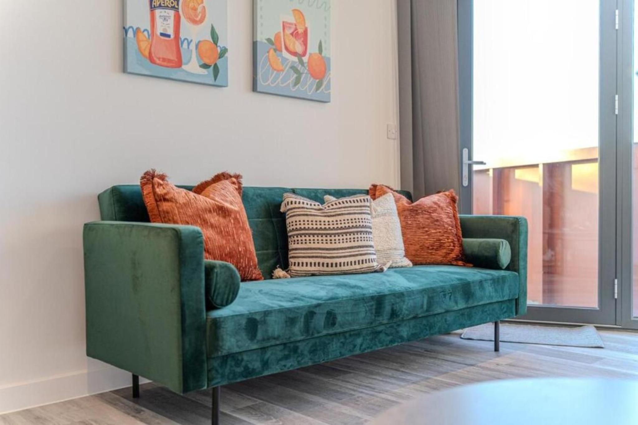 Luxuary 2BR Apt Sleeps 9, Wembley and Park Views