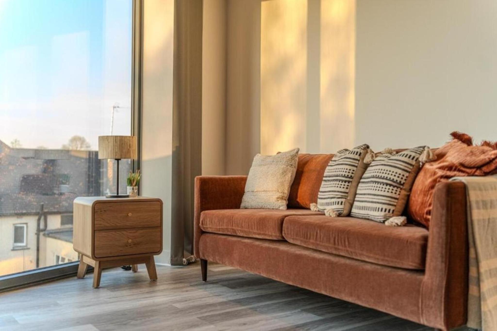 Luxuary 2BR Apt Sleeps 9, Wembley and Park Views