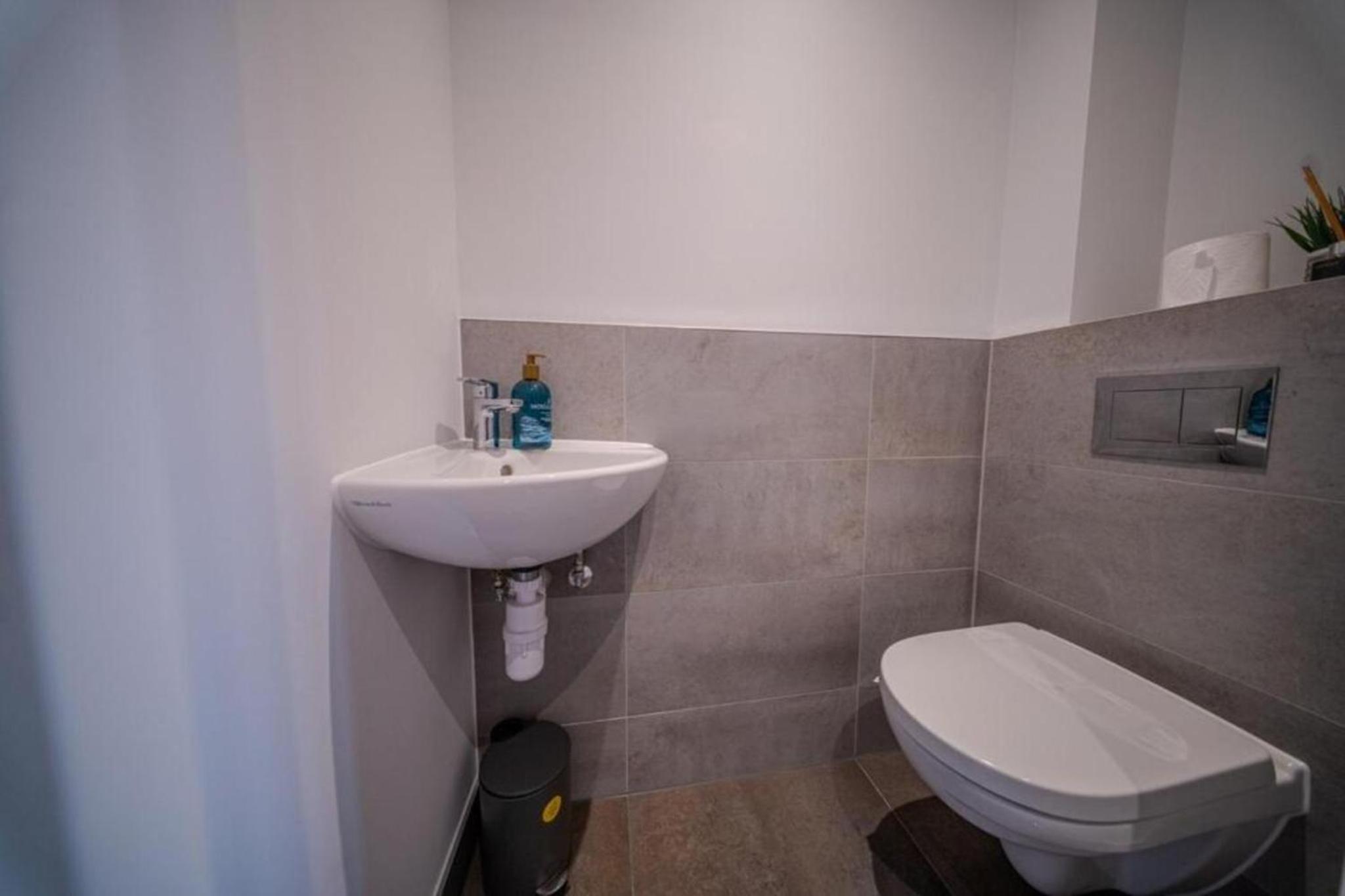 Luxury 3BR Apt Sleeps 10, Wembley & Park Views
