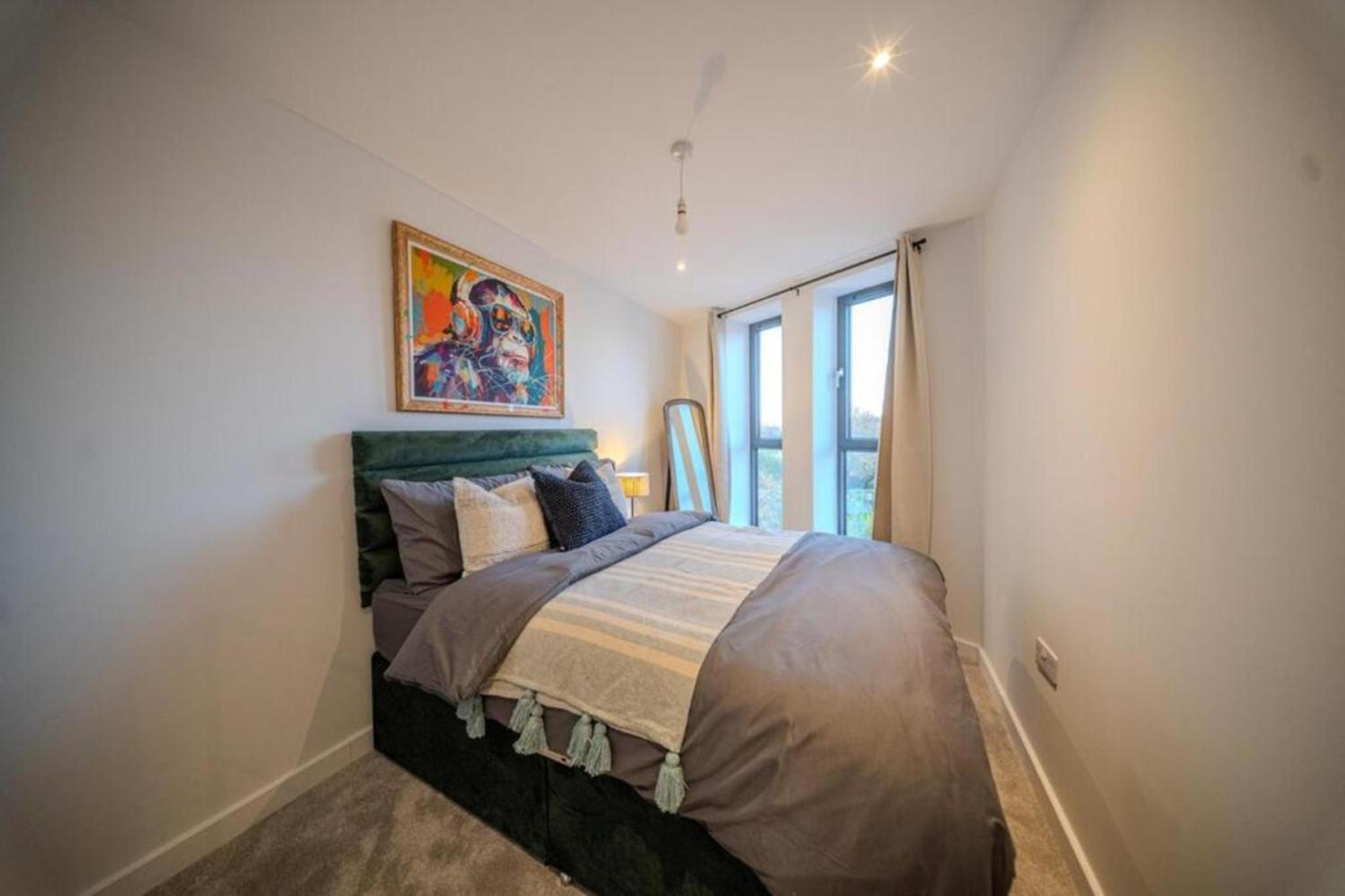 Luxury 3BR Apt Sleeps 10, Wembley & Park Views