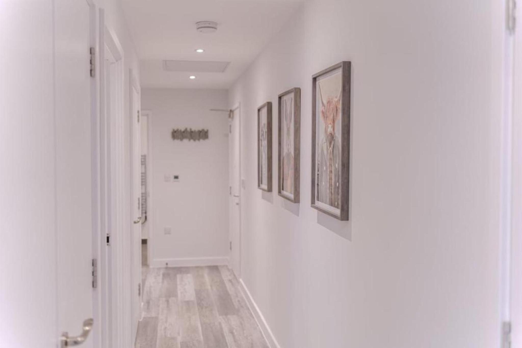 Luxury 3BR Apt Sleeps 10, Wembley & Park Views