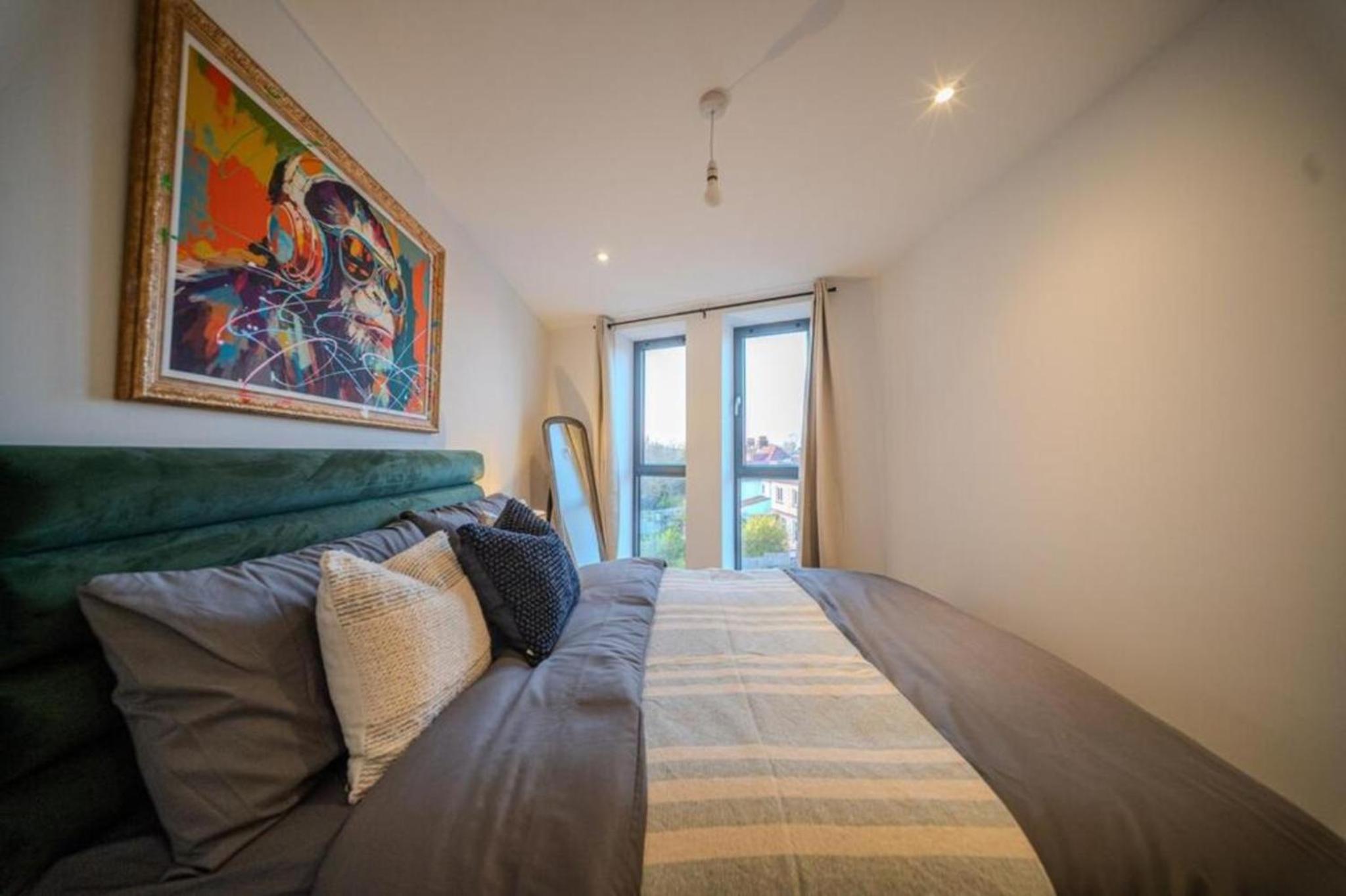 Luxury 3BR Apt Sleeps 10, Wembley & Park Views