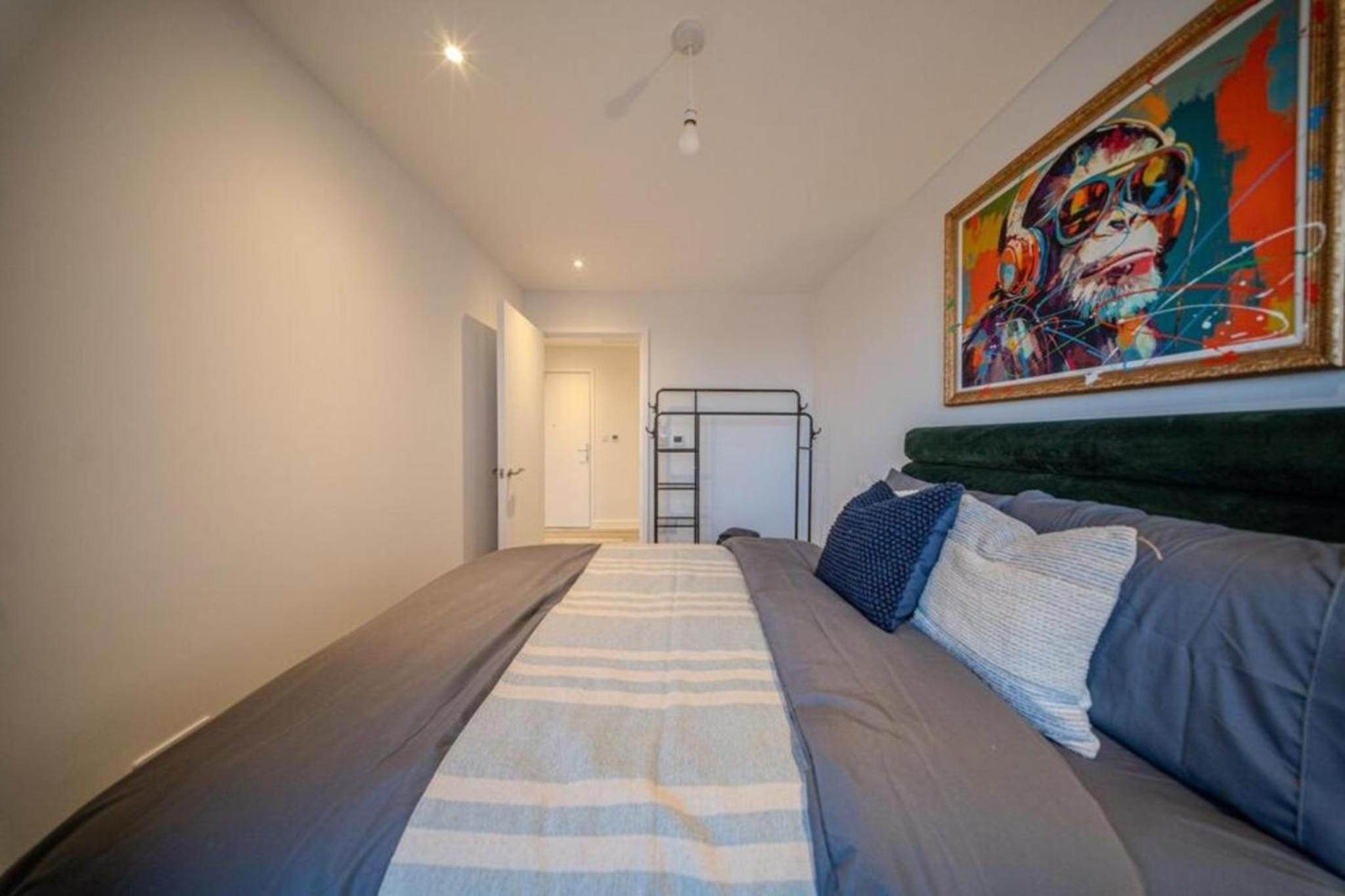 Luxury 3BR Apt Sleeps 10, Wembley & Park Views
