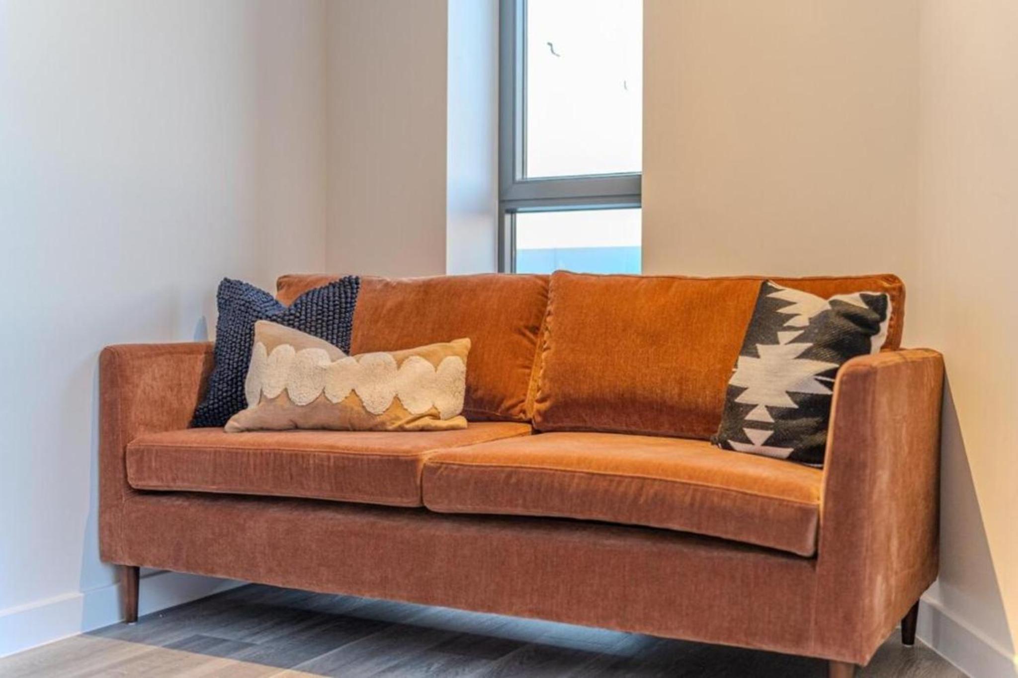 Luxury 3BR Apt Sleeps 10, Wembley & Park Views