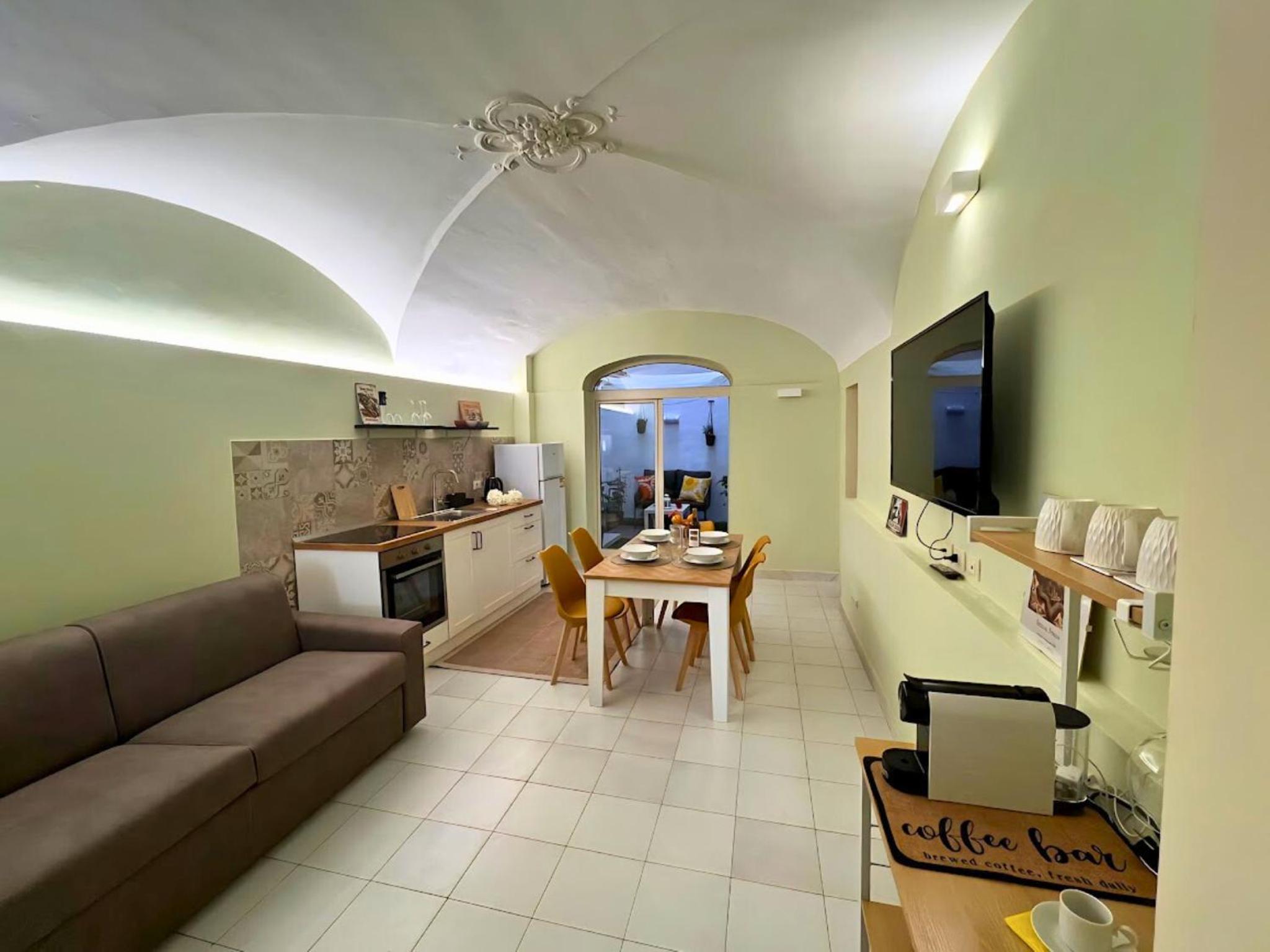 Giatì Studio - Cortile Privato & Metro