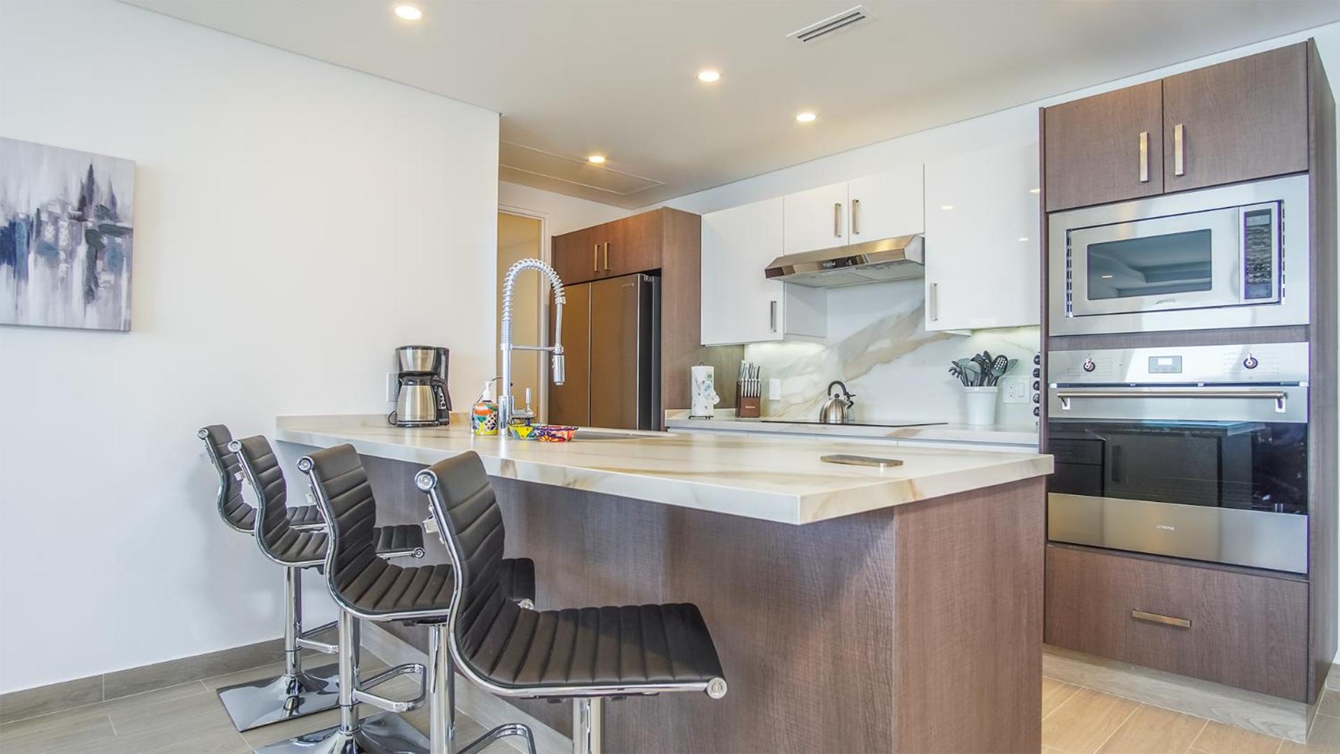 Perfect family 2 bedroom condo E1804 Encantame