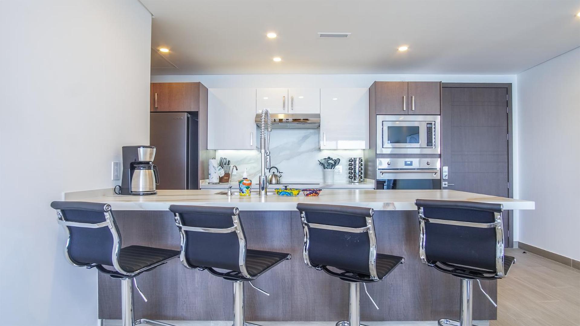 Perfect family 2 bedroom condo E1804 Encantame