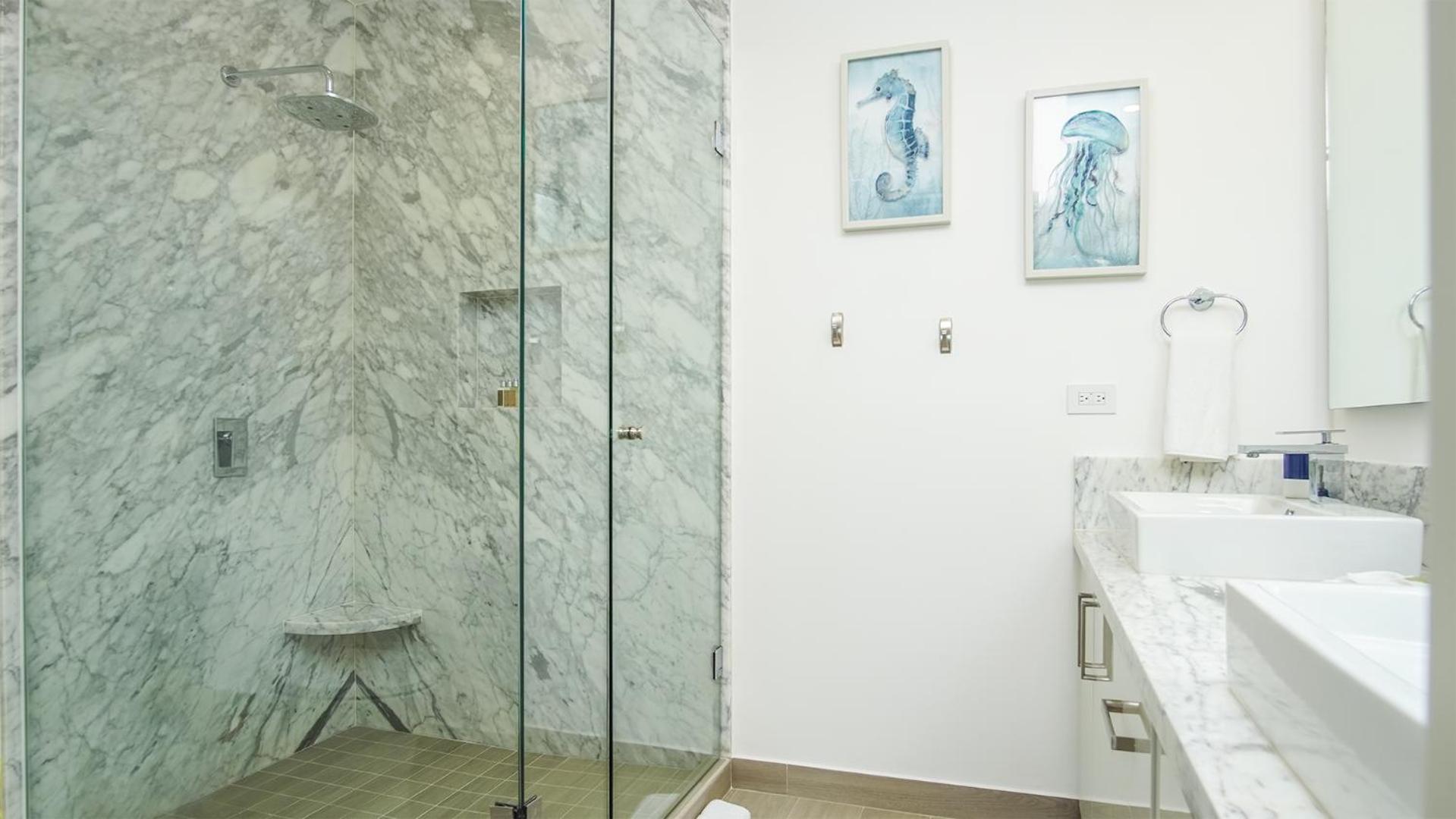 Perfect family 2 bedroom condo E1804 Encantame