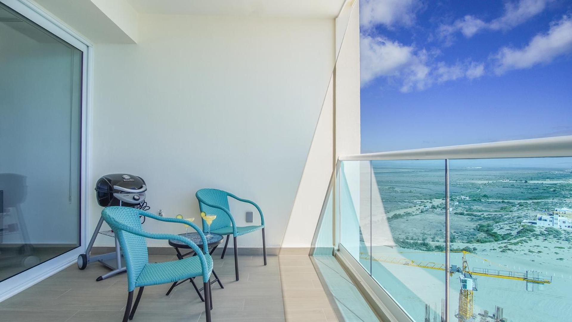 Perfect family 2 bedroom condo E1804 Encantame