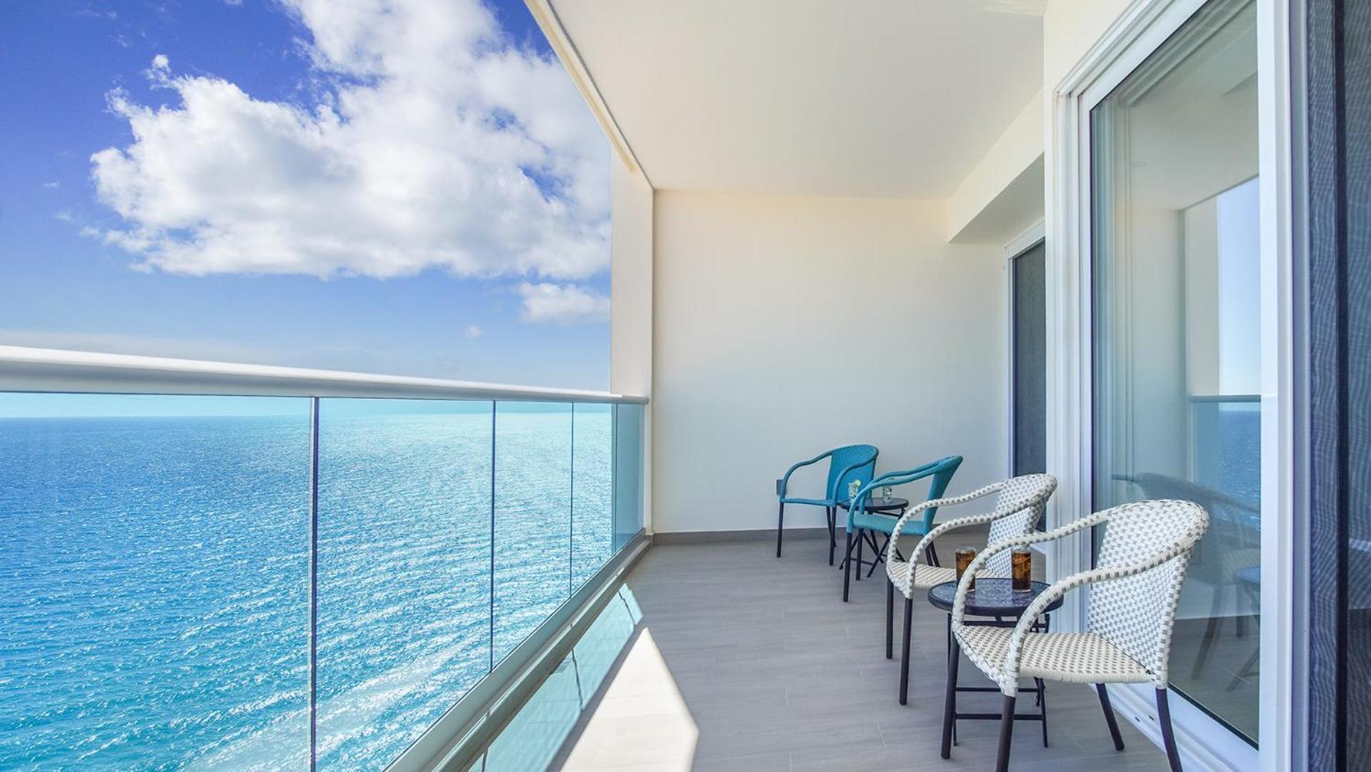 Perfect family 2 bedroom condo E1804 Encantame
