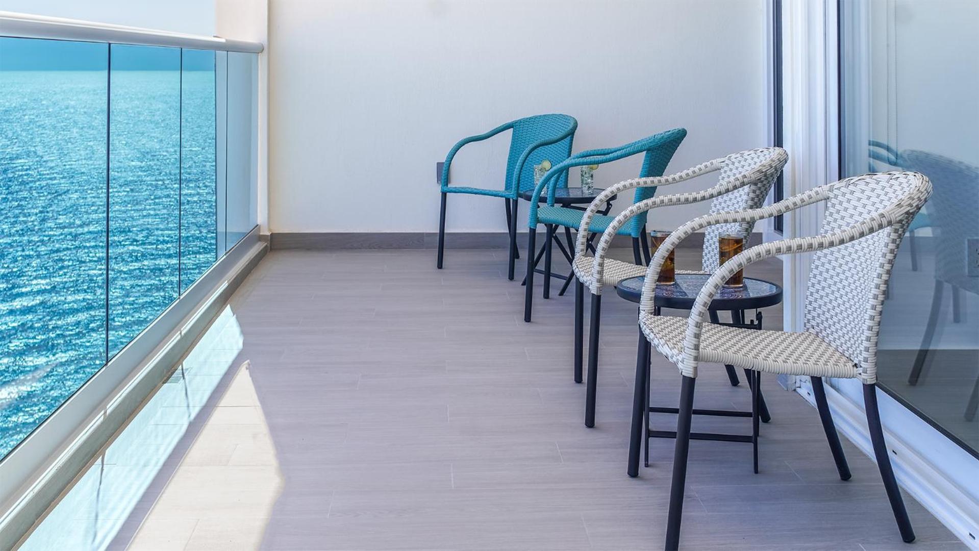 Perfect family 2 bedroom condo E1804 Encantame