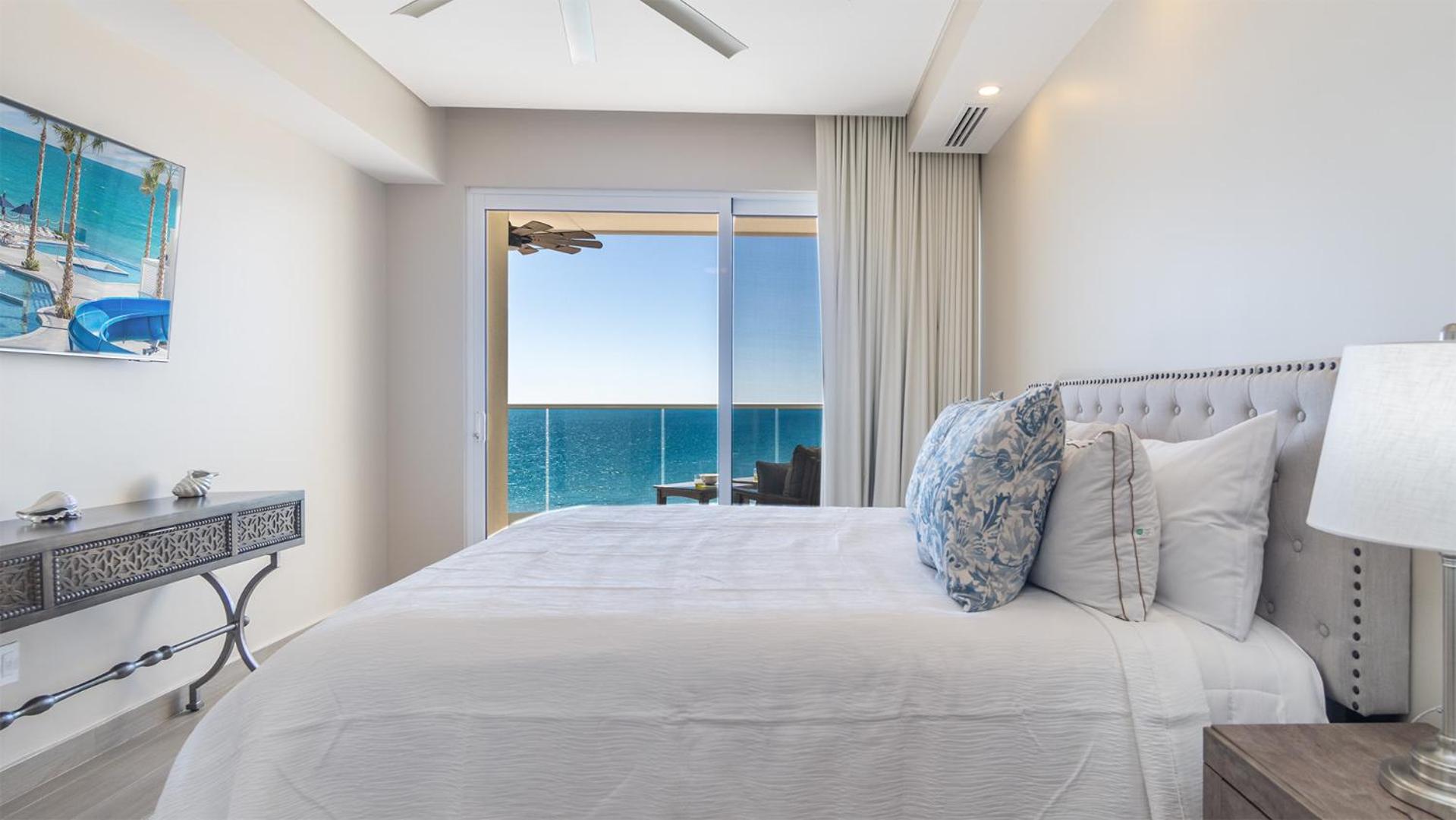 Waterfront Getaway 2 Bedroom Condo W704