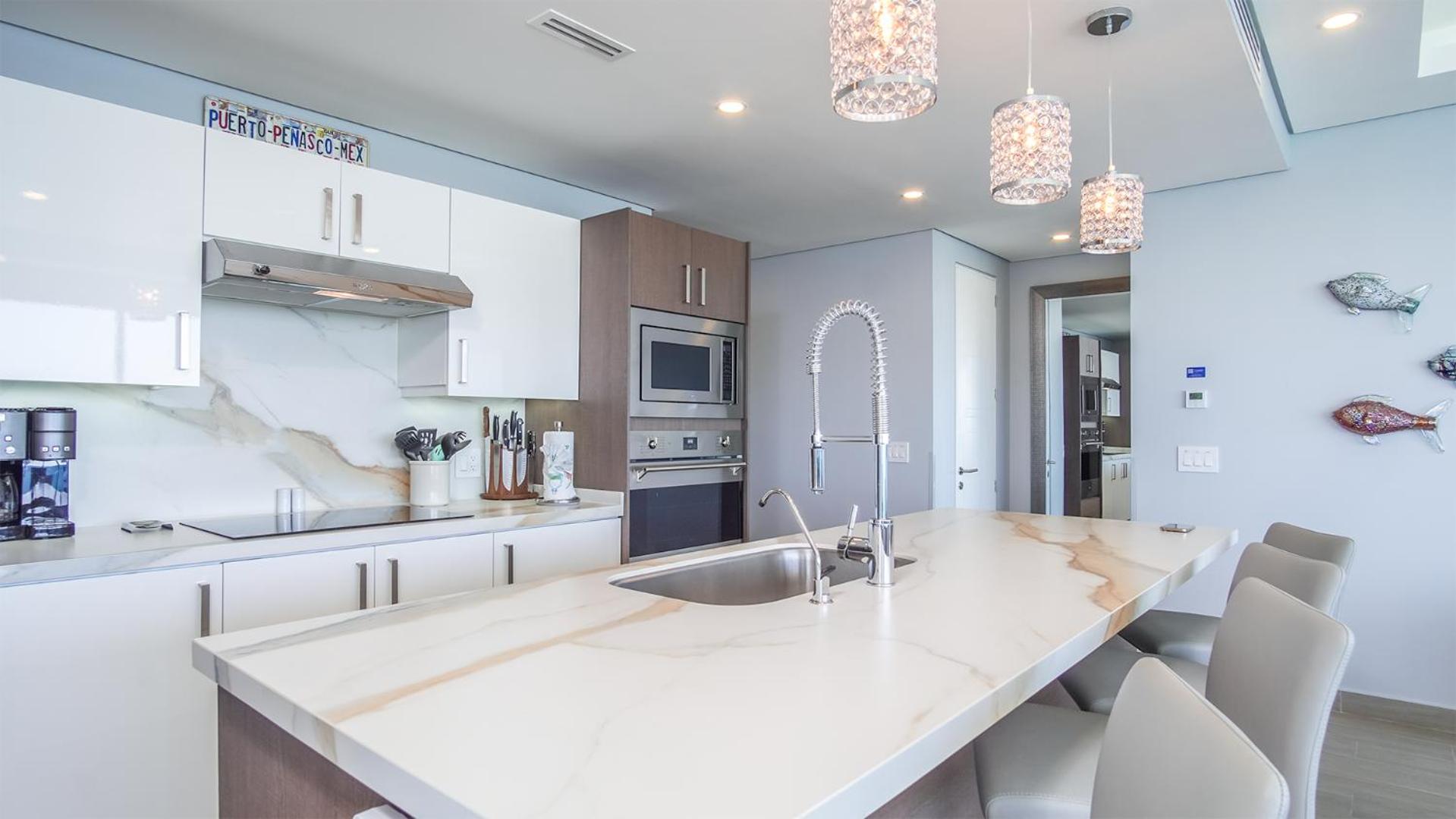 Spectacular Ocean View Condo Verano 2205 Encantame Towers