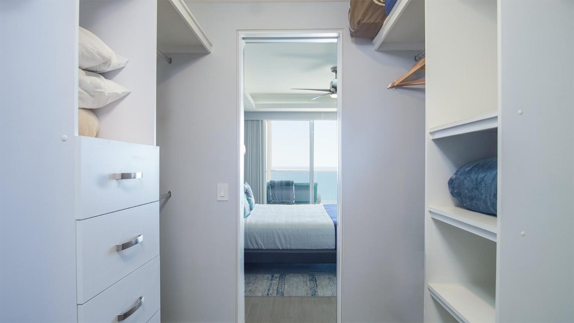 Spectacular Ocean View Condo Verano 2205 Encantame Towers