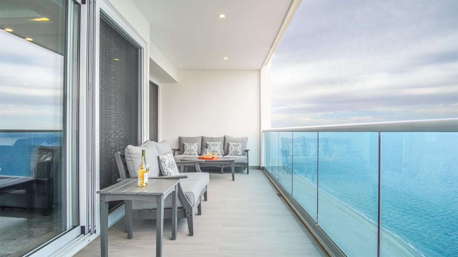 Splendid Waterfront 2 bedroom Velero 1804 Encantame Towers