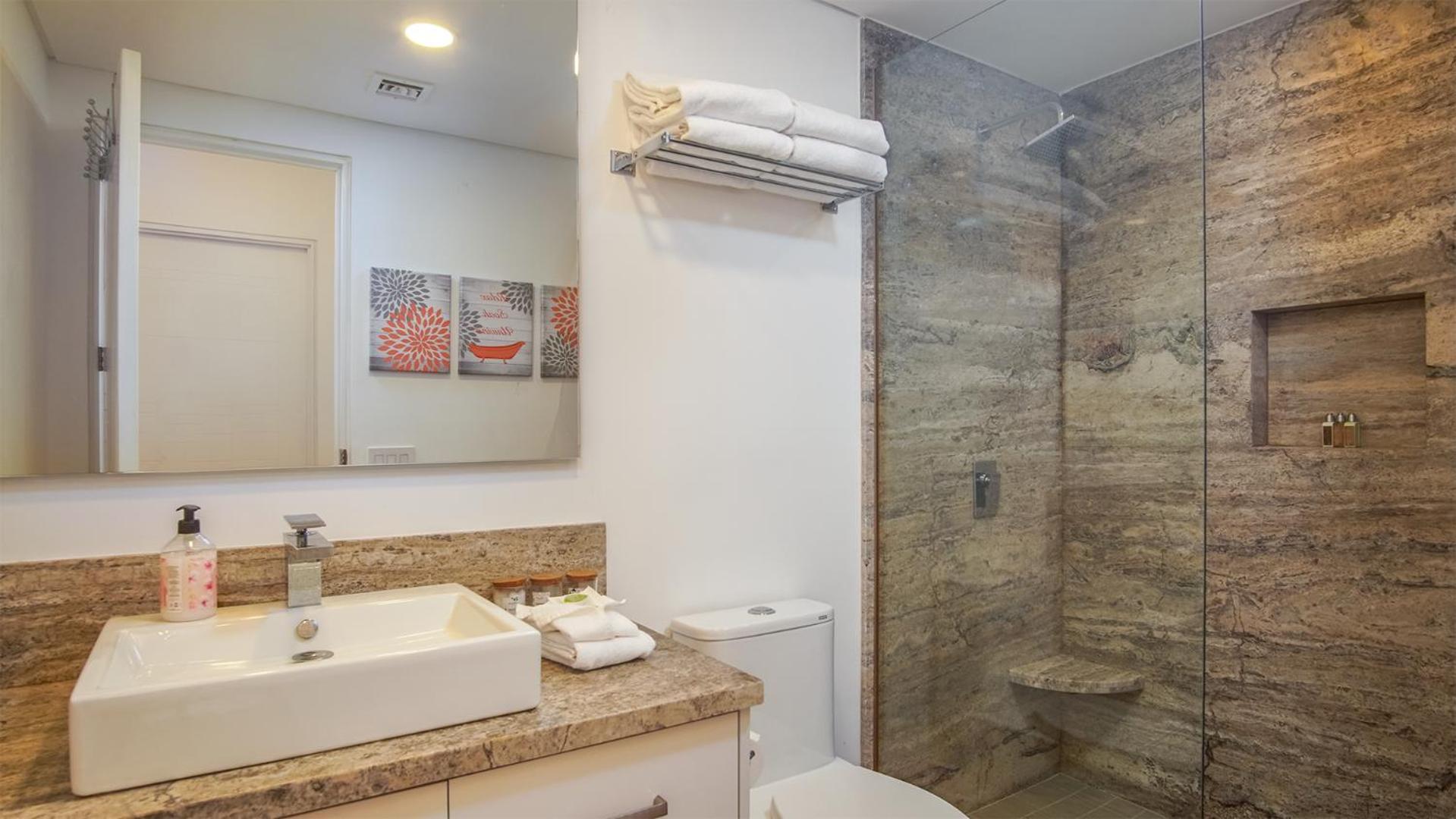 Splendid Waterfront 2 bedroom Velero 1804 Encantame Towers