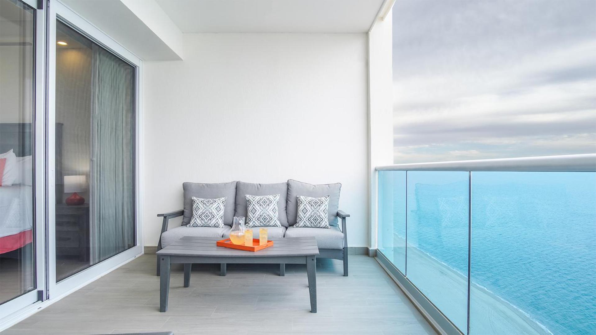 Splendid Waterfront 2 bedroom Velero 1804 Encantame Towers
