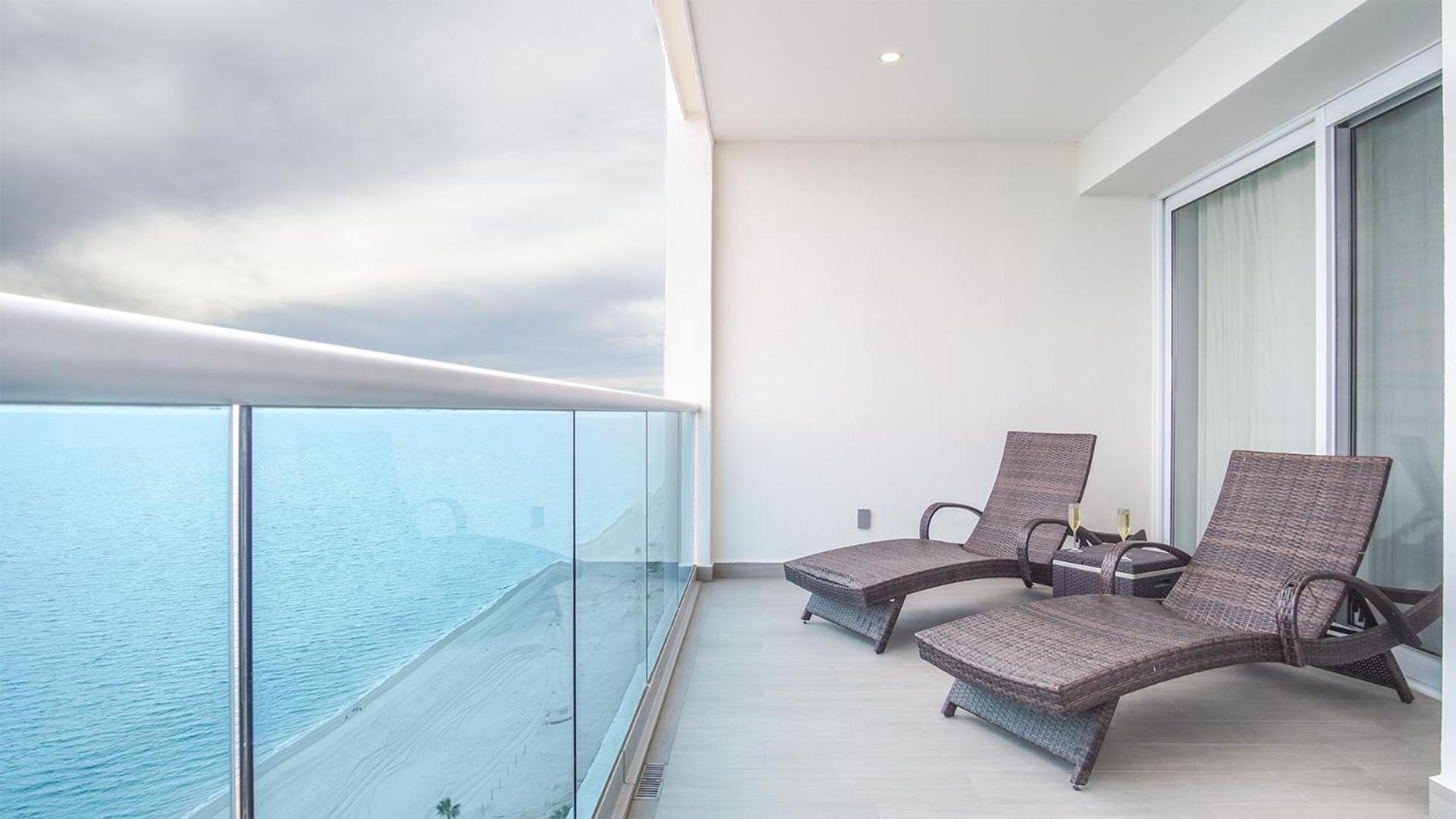 Splendid Waterfront 2 bedroom Velero 1804 Encantame Towers