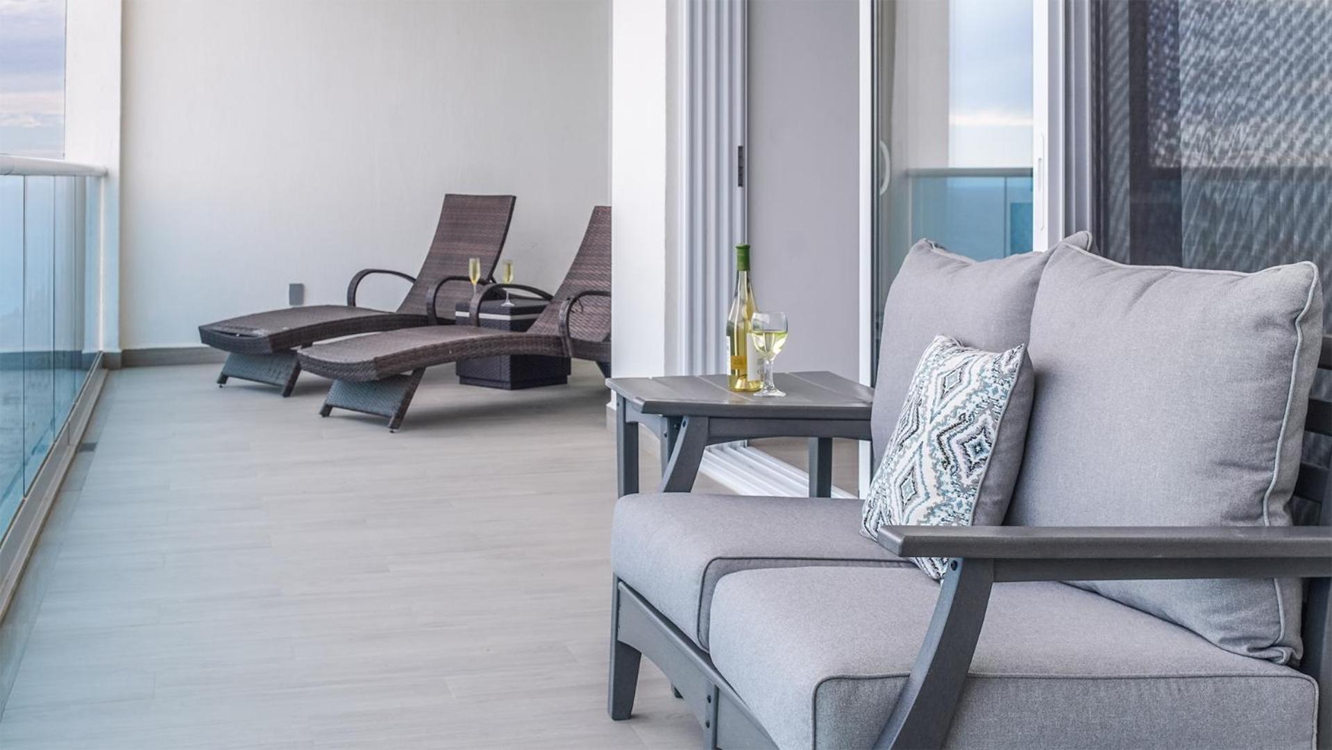 Splendid Waterfront 2 bedroom Velero 1804 Encantame Towers