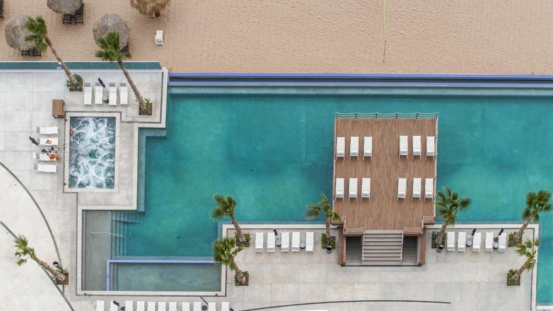 Splendid Waterfront 2 bedroom Velero 1804 Encantame Towers