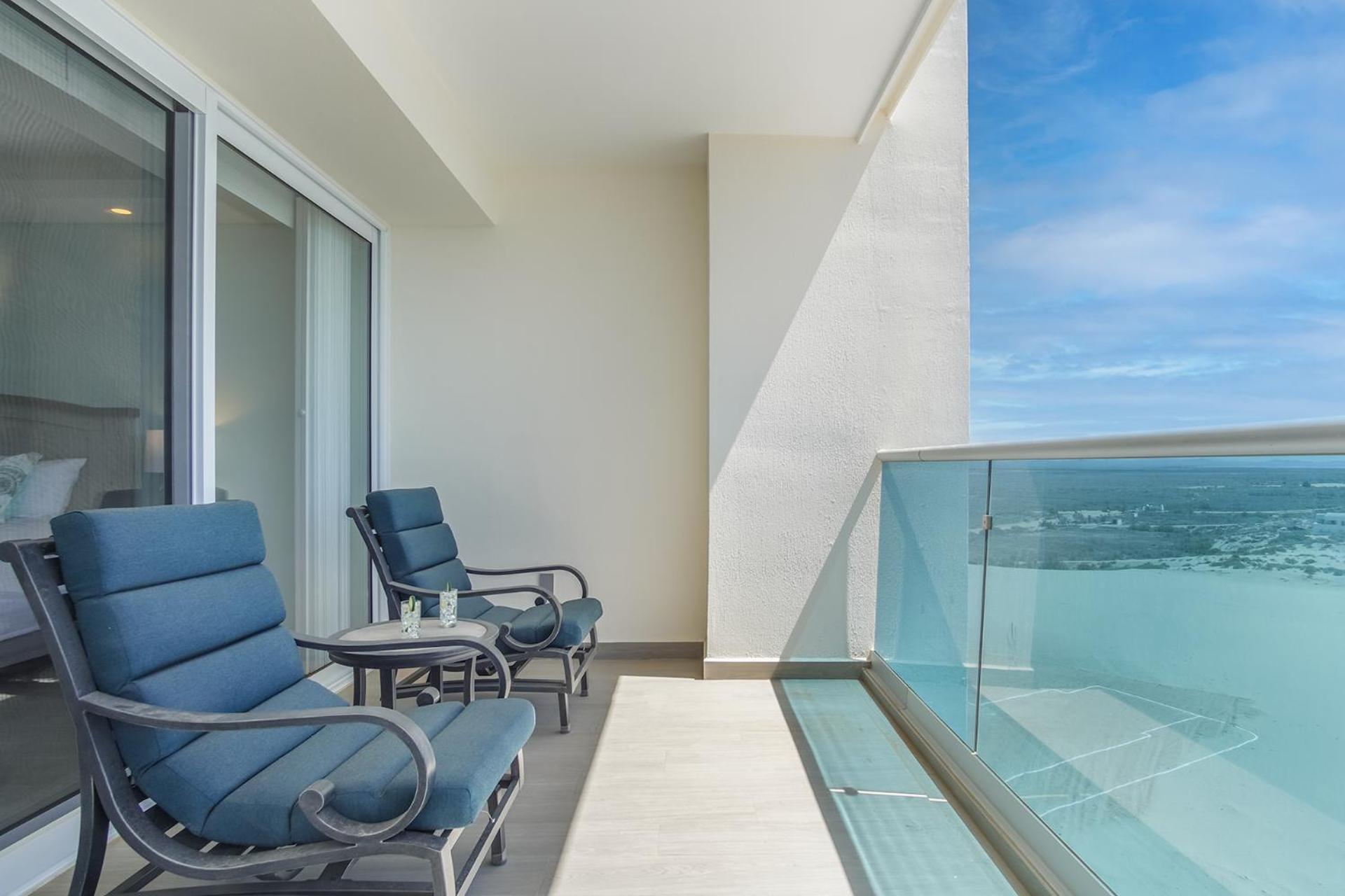 Confortable 2 bedroom condo Encantame Towers Verano 905