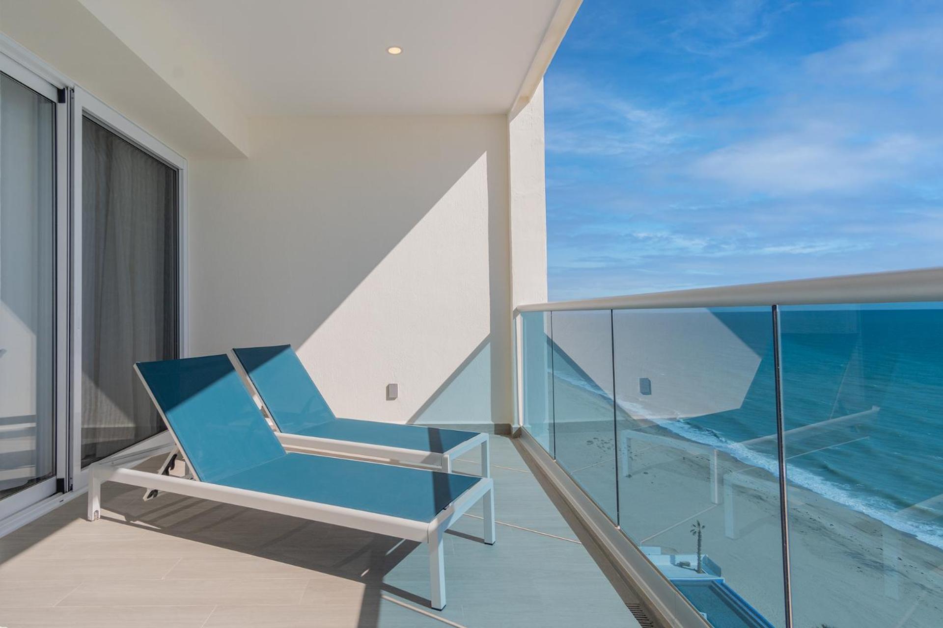 Splash in The New Lazy River and Sleep In Luxury Encantame C-1104