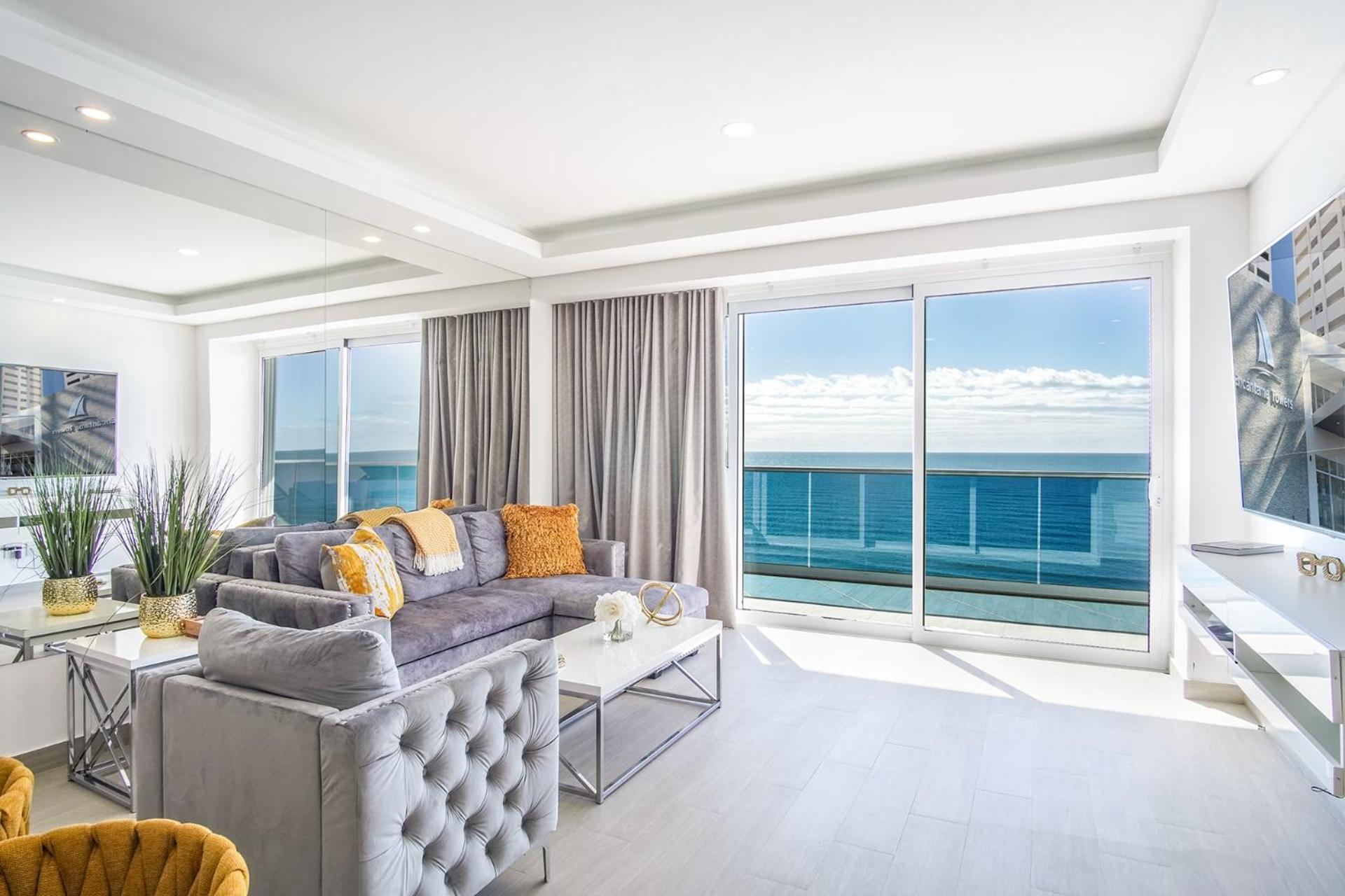 Gorgeous 2 bedroom condo Encantame Towers Velero 904