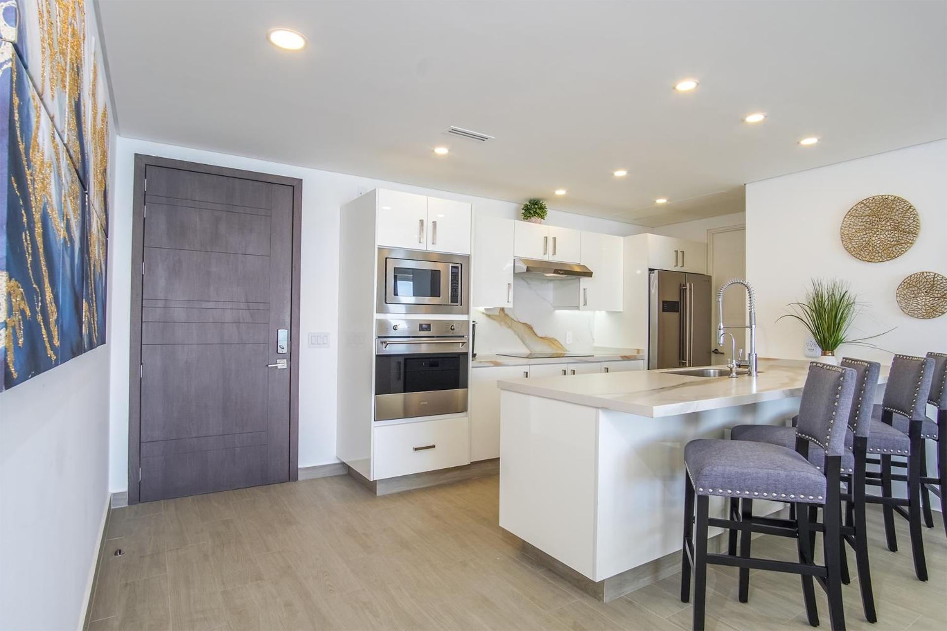 Gorgeous 2 bedroom condo Encantame Towers Velero 904