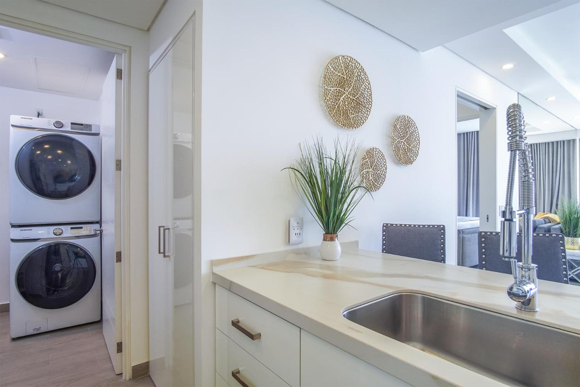 Gorgeous 2 bedroom condo Encantame Towers Velero 904