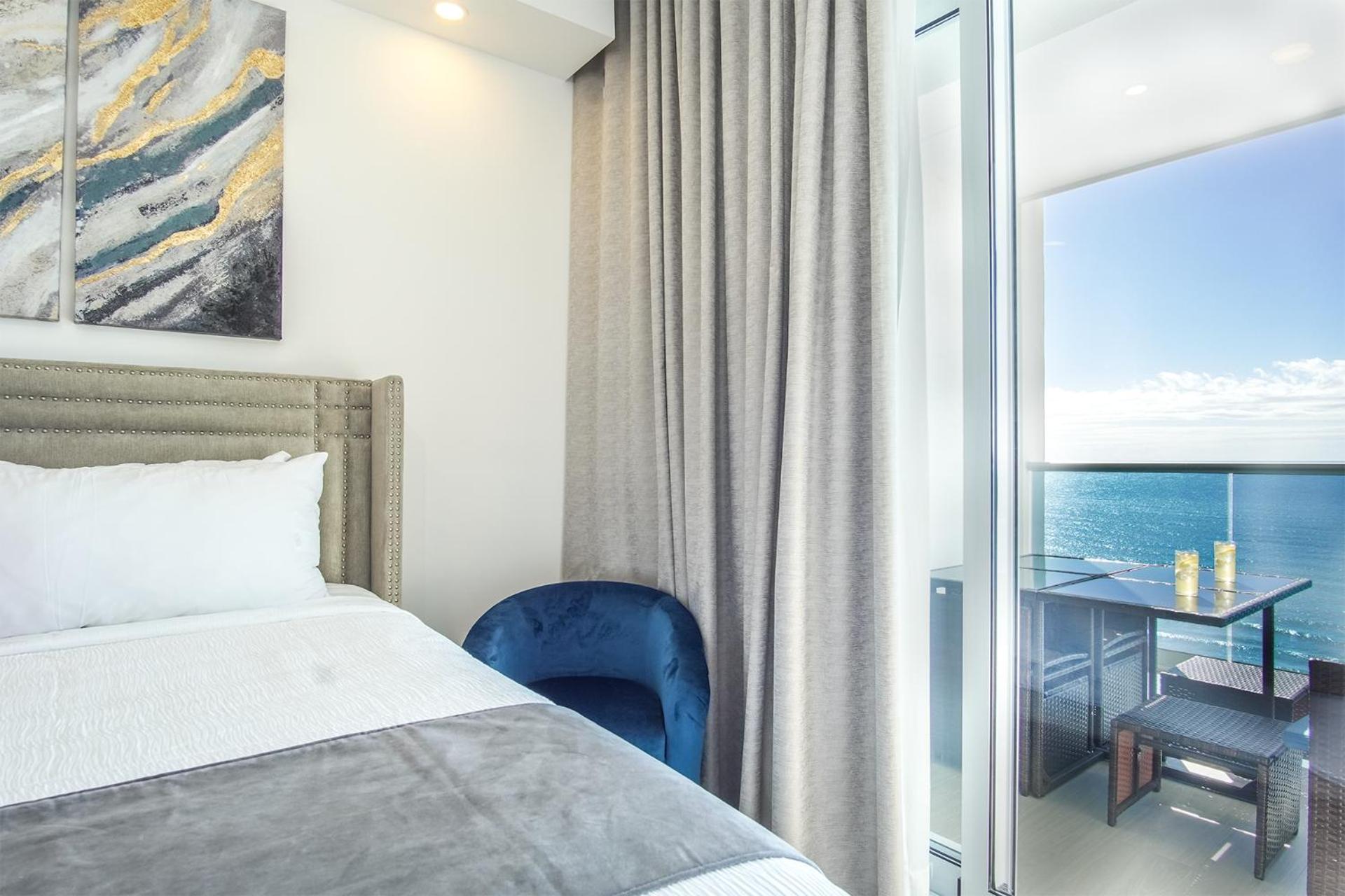 Gorgeous 2 bedroom condo Encantame Towers Velero 904
