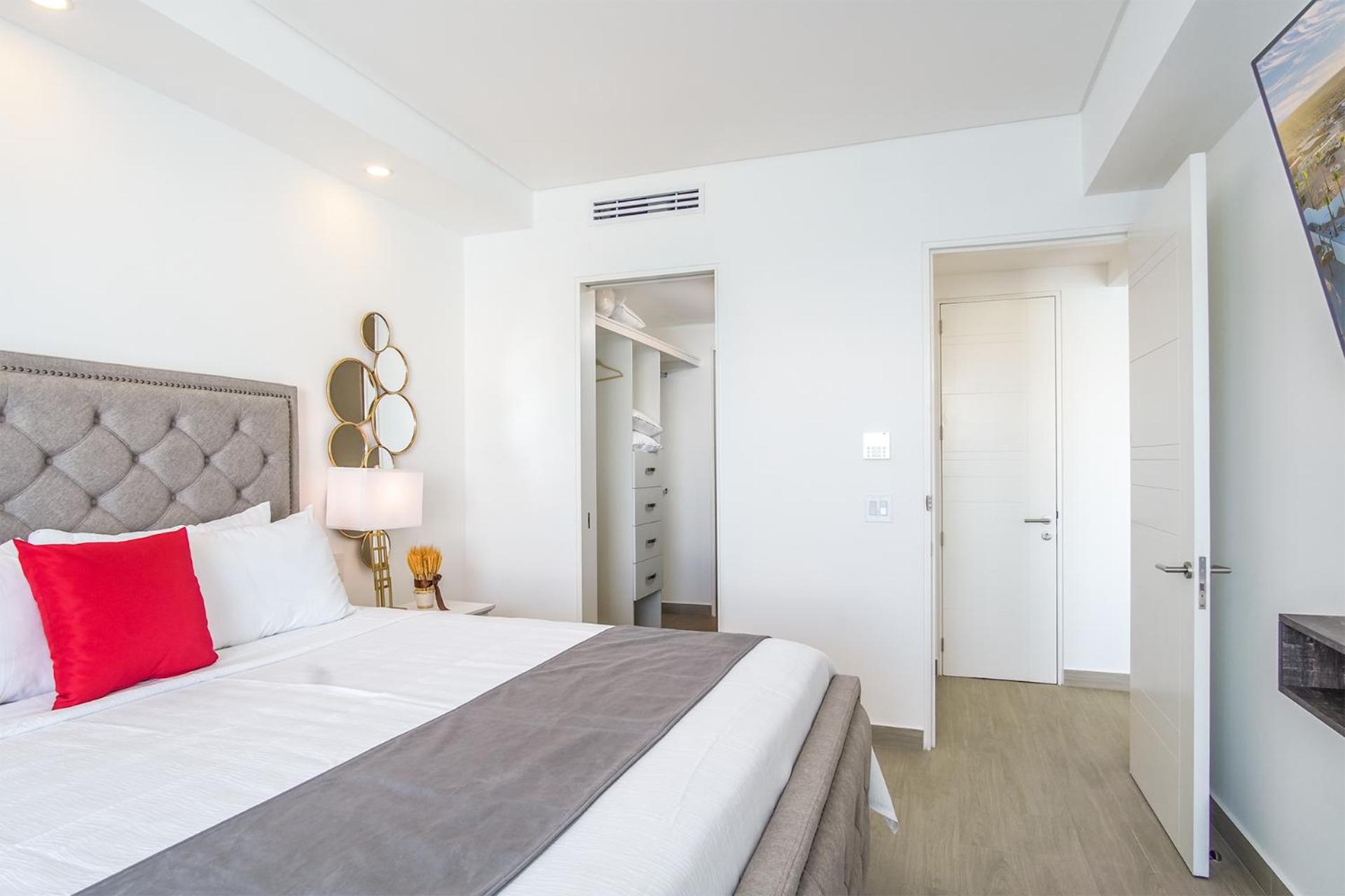 Gorgeous 2 bedroom condo Encantame Towers Velero 904