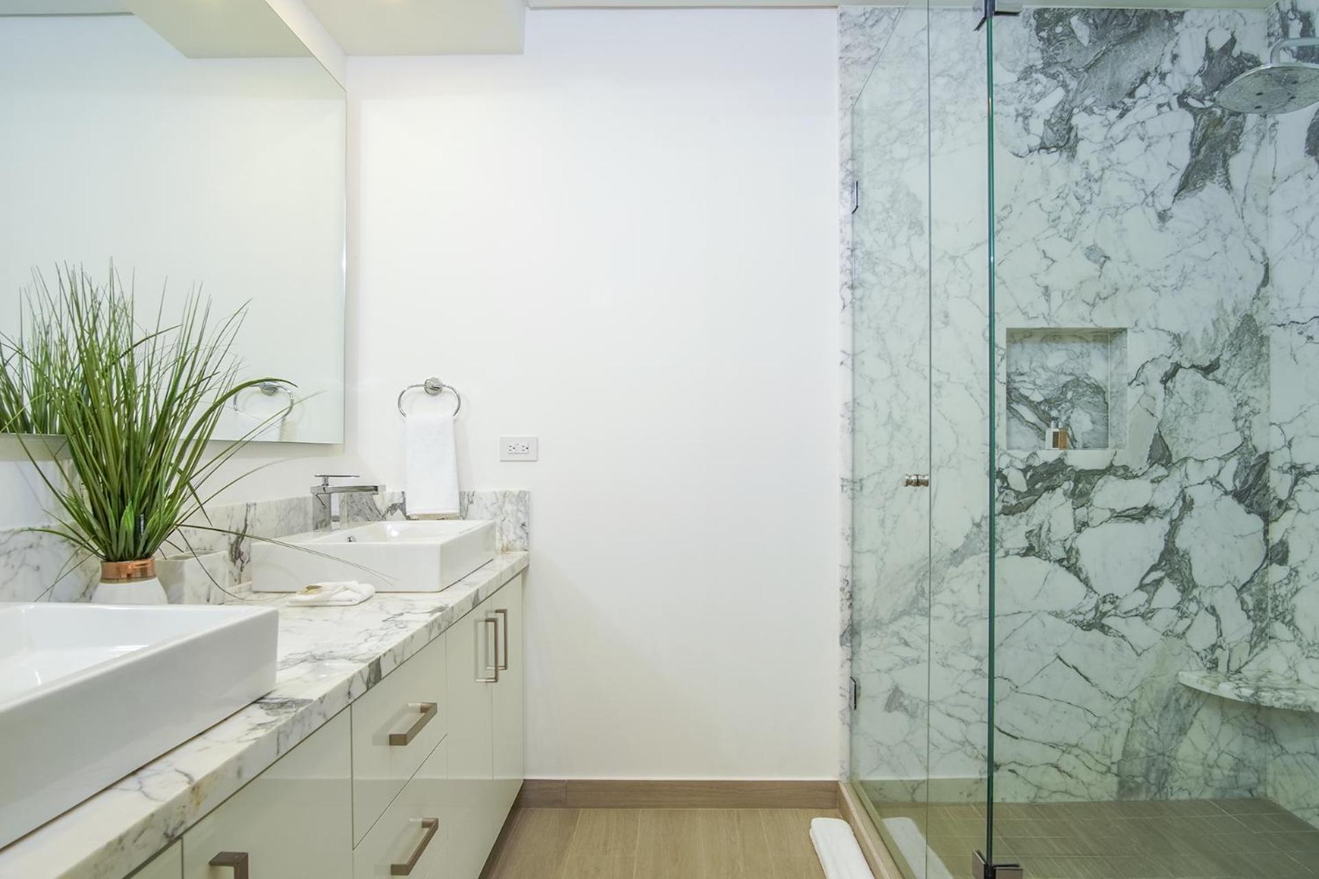 Gorgeous 2 bedroom condo Encantame Towers Velero 904