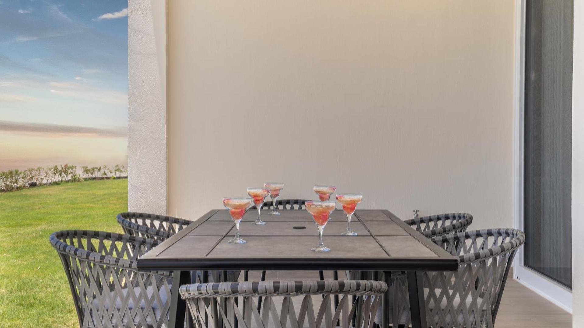 Luxurious 2 Bedroom Ground floor Condo W104